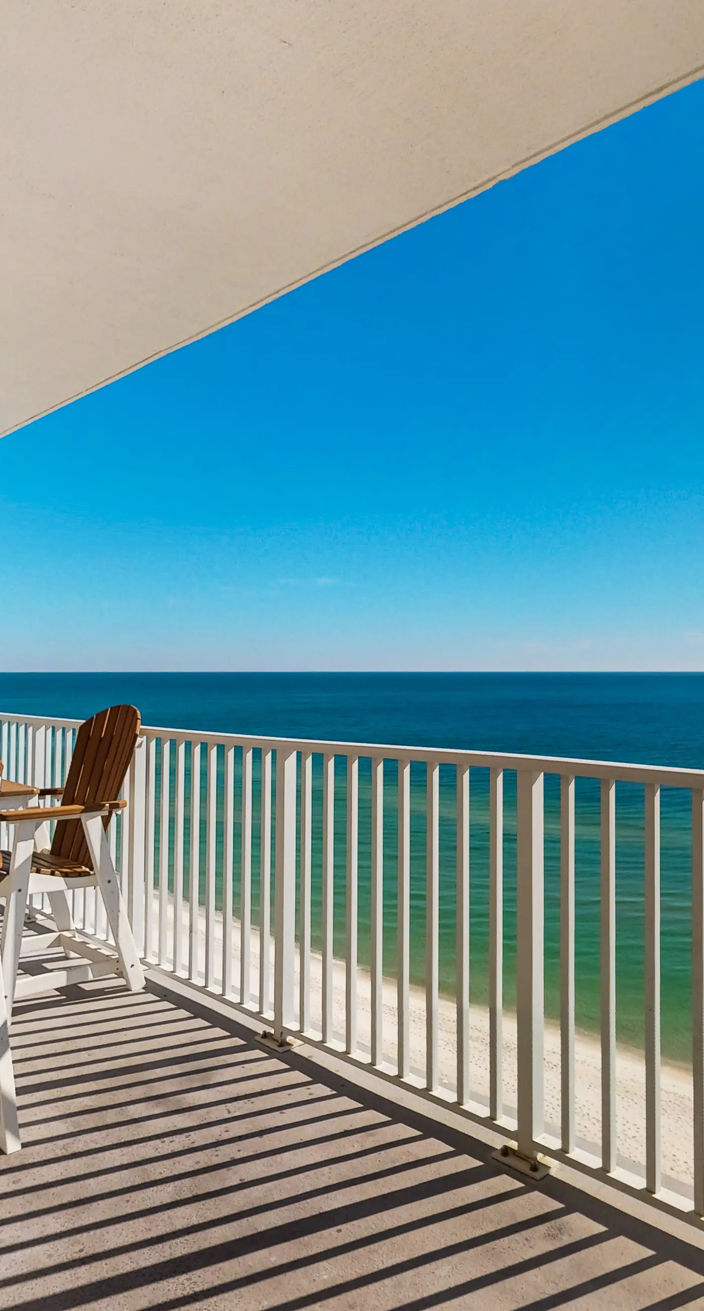 Inviting Gulf-front condo In Perdido Key with waterfront pool/hot tub and oceanfront balcony