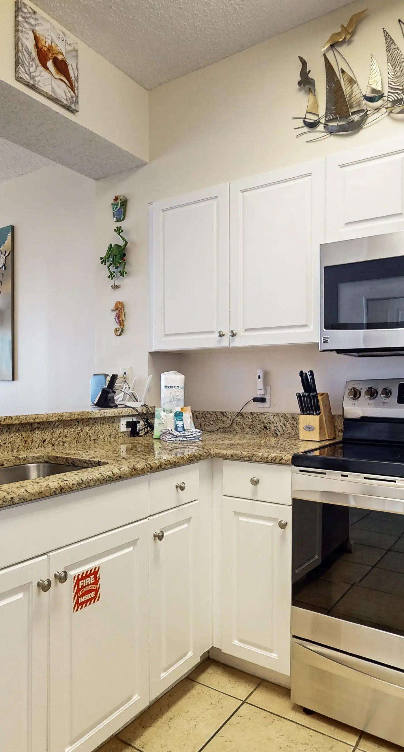 Inviting Gulf-front condo In Perdido Key with waterfront pool/hot tub and oceanfront balcony