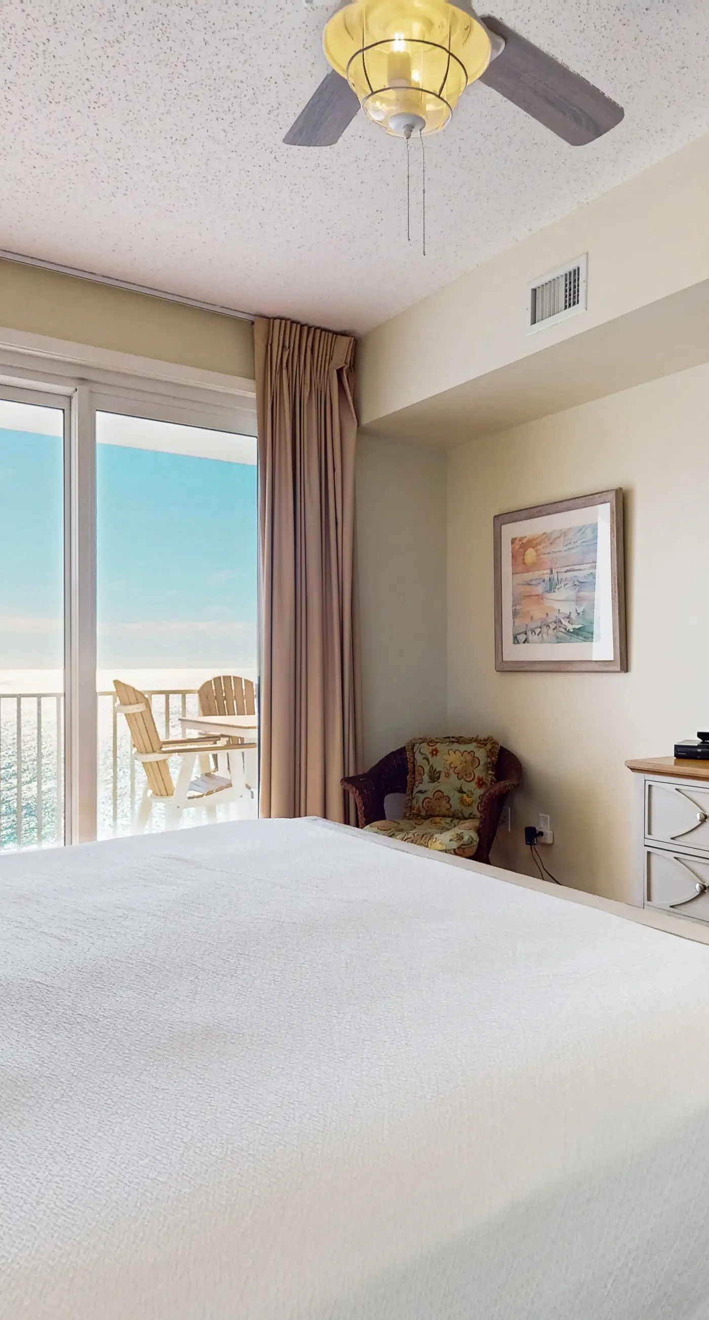 Inviting Gulf-front condo In Perdido Key with waterfront pool/hot tub and oceanfront balcony