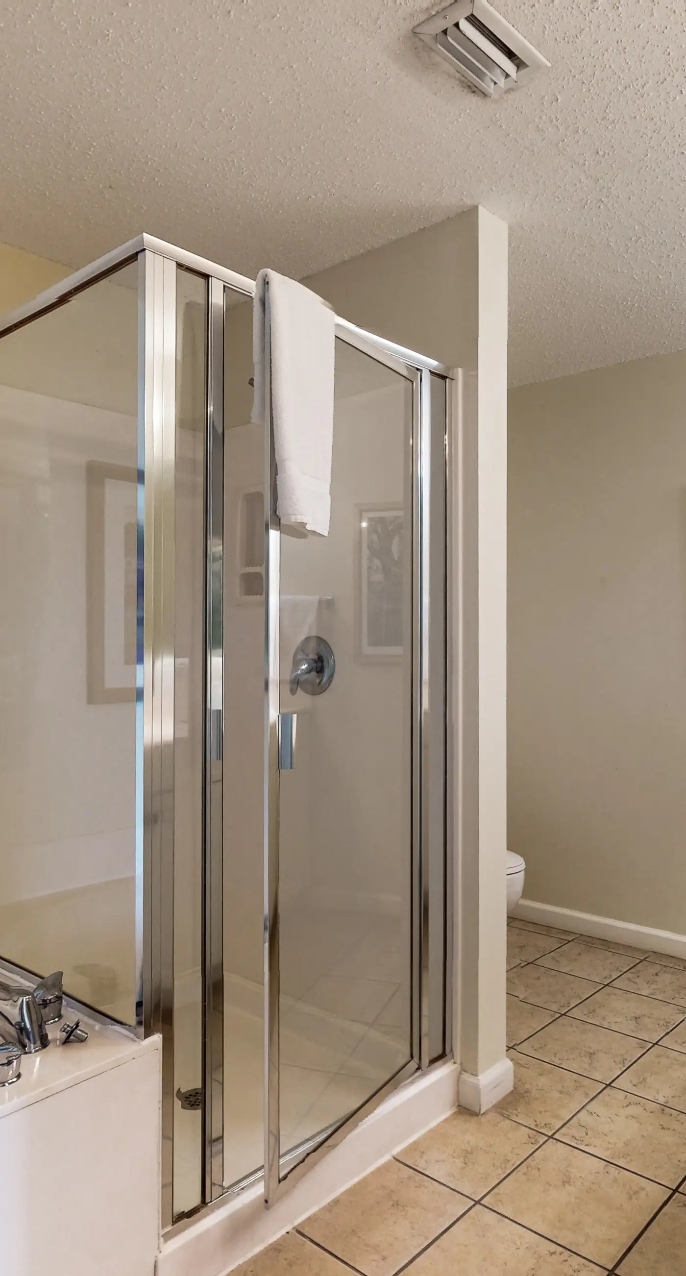 Inviting Gulf-front condo In Perdido Key with waterfront pool/hot tub and oceanfront balcony