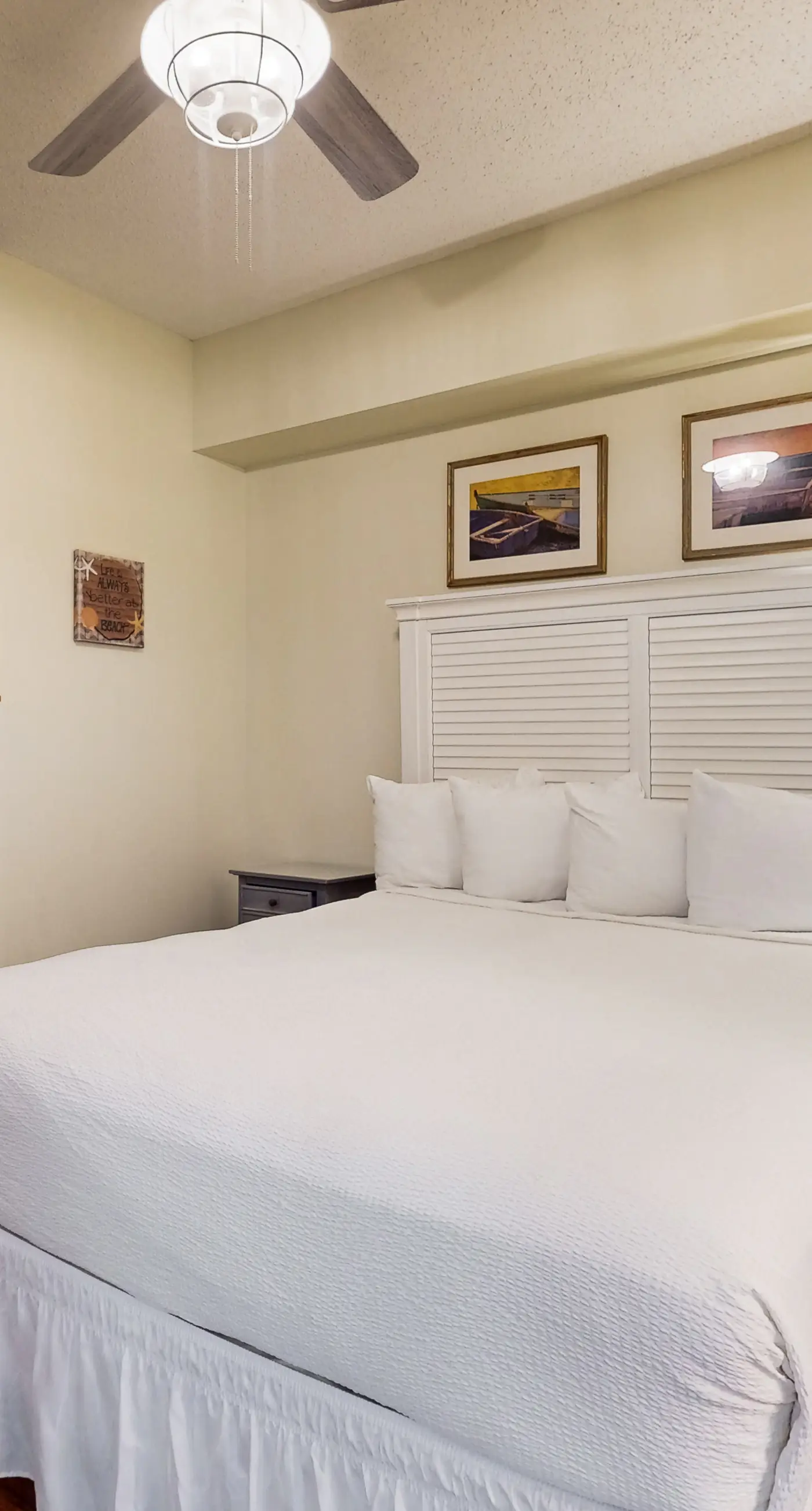 Inviting Gulf-front condo In Perdido Key with waterfront pool/hot tub and oceanfront balcony