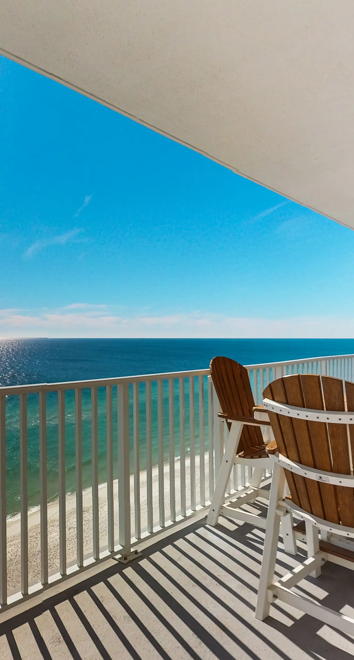 Inviting Gulf-front condo In Perdido Key with waterfront pool/hot tub and oceanfront balcony