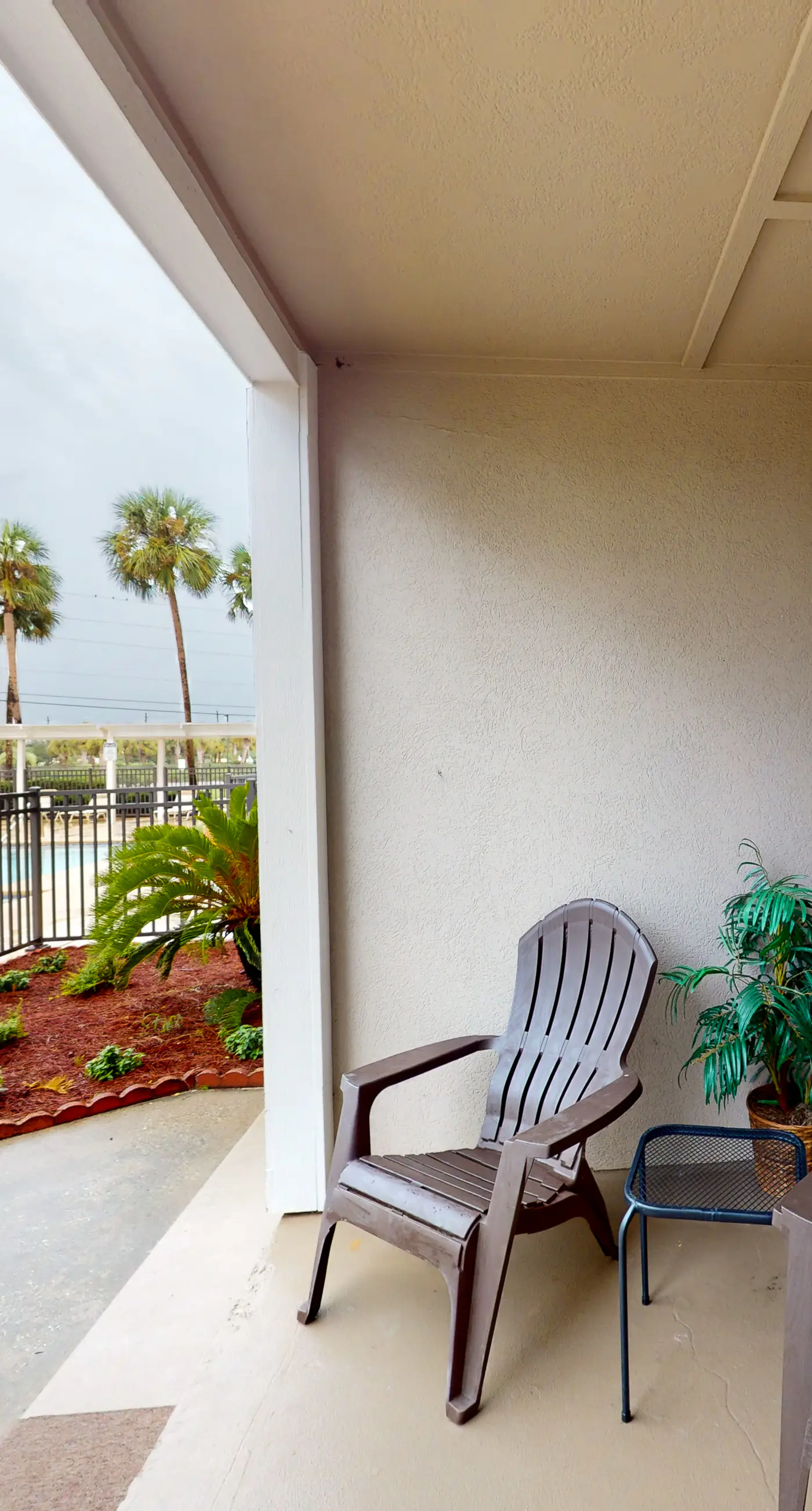 Ground-floor condo with pool, hot tub, & patio - walk to beach