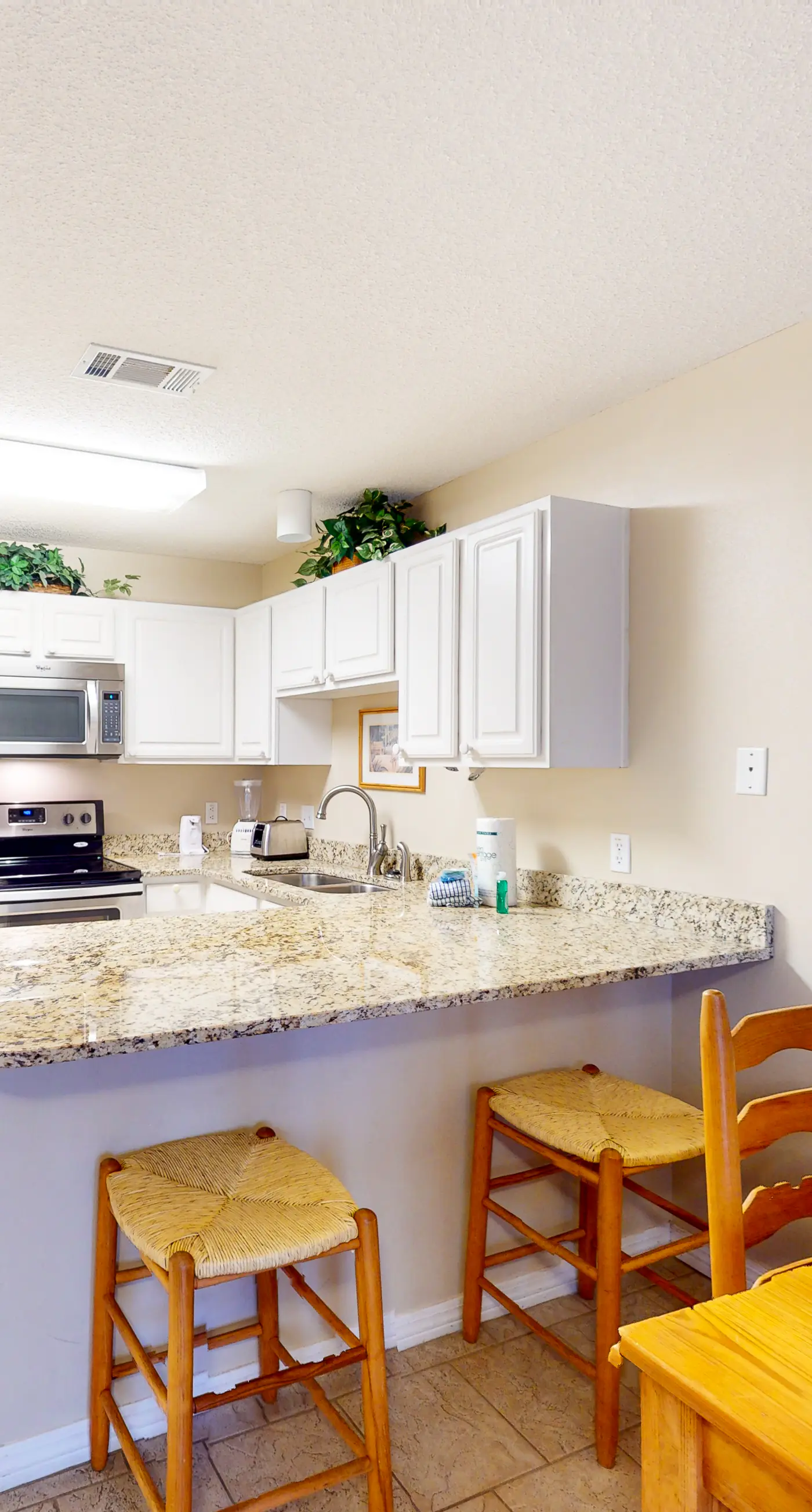 Ground-floor condo with pool, hot tub, & patio - walk to beach