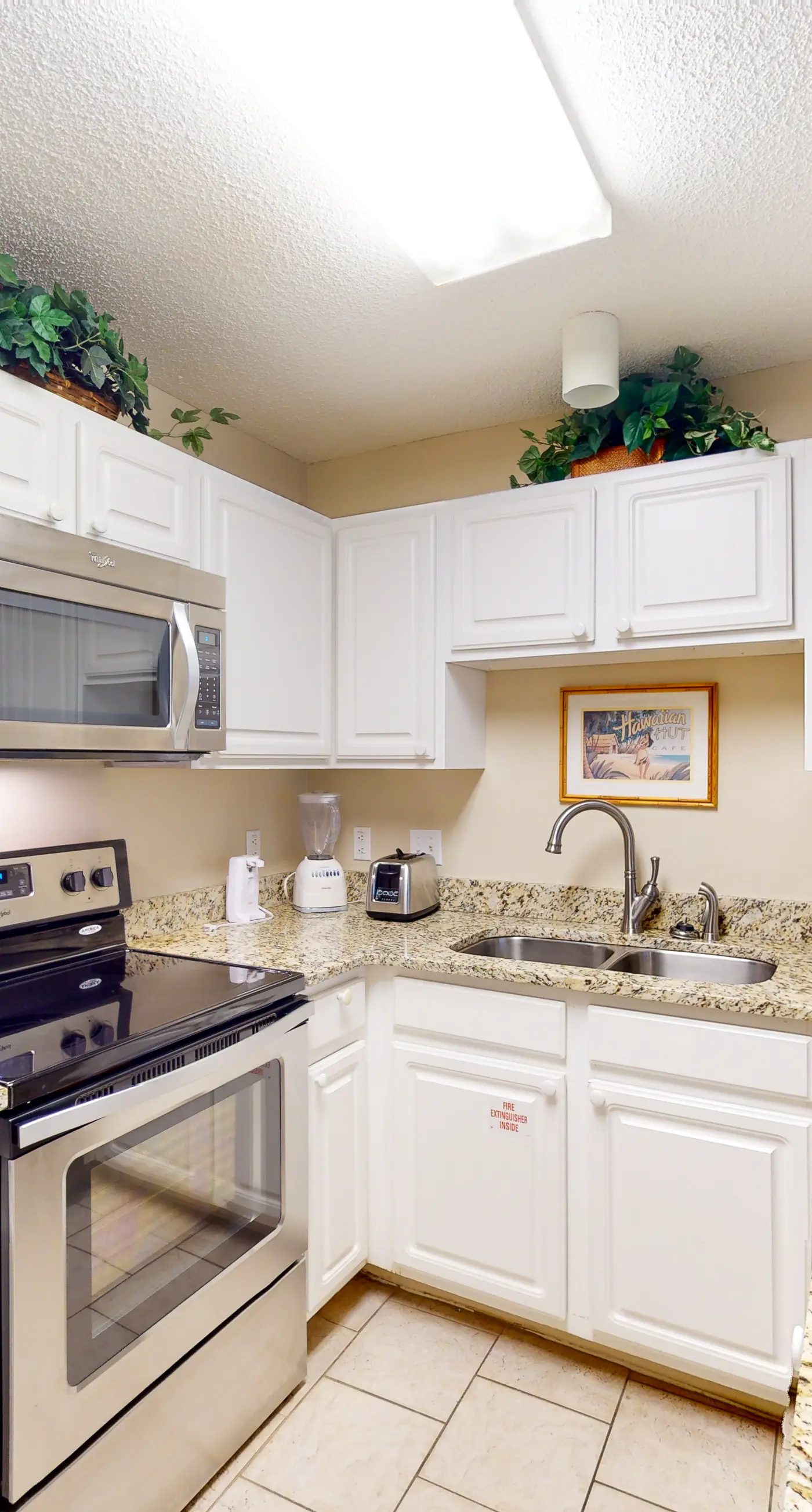 Ground-floor condo with pool, hot tub, & patio - walk to beach