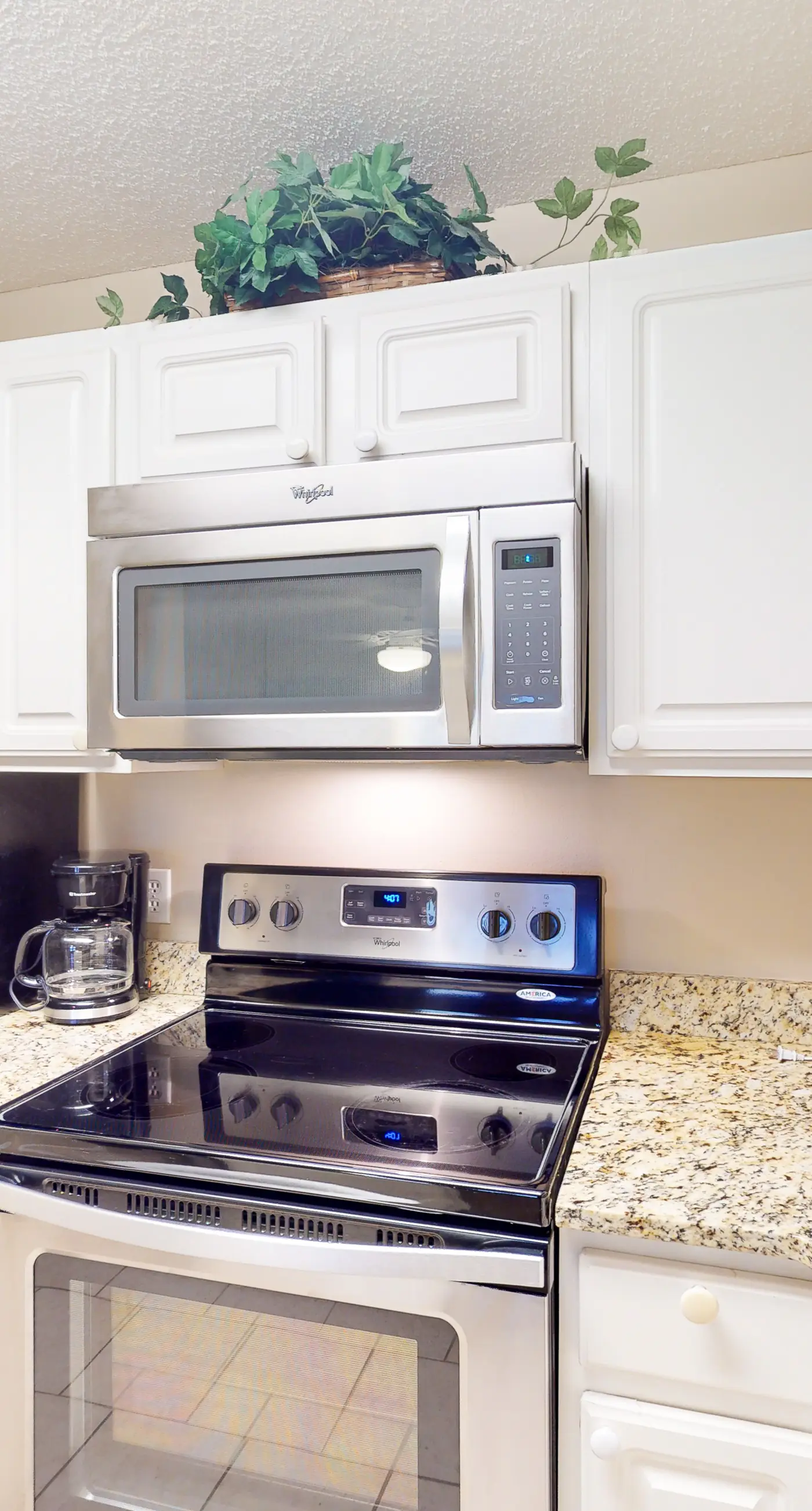 Ground-floor condo with pool, hot tub, & patio - walk to beach