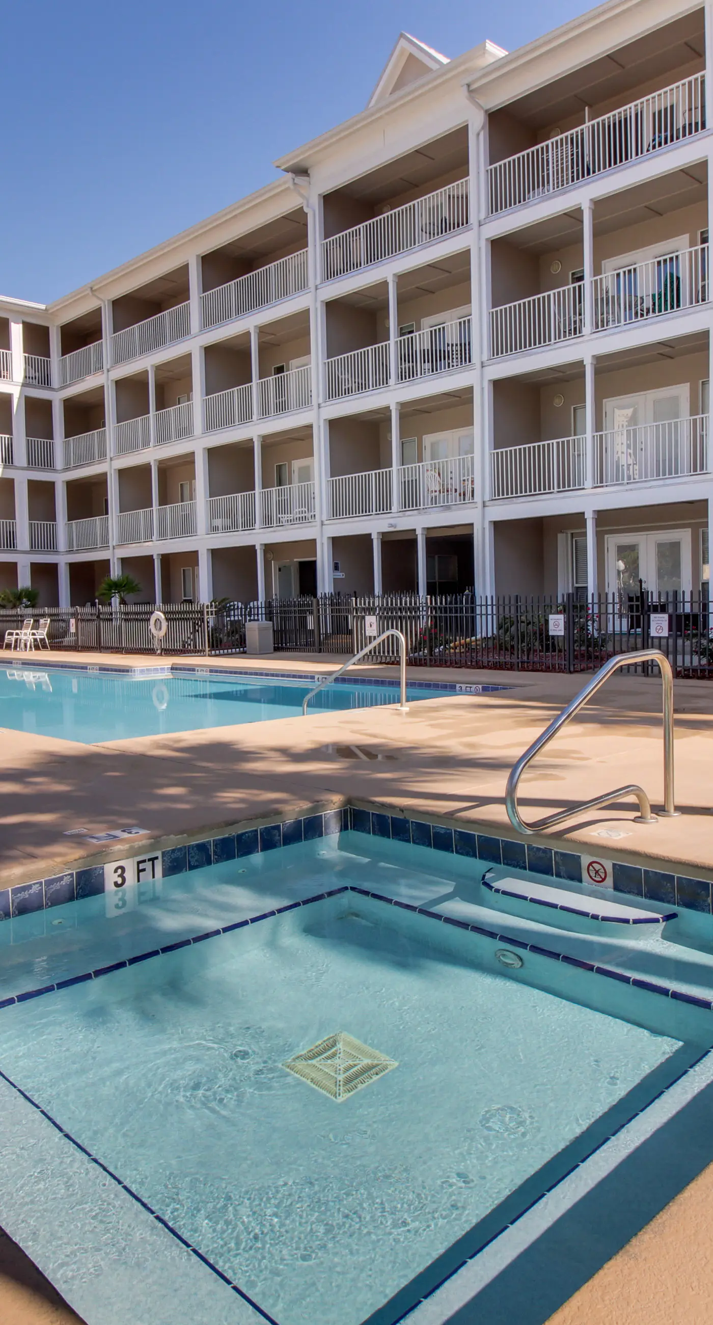 Ground-floor condo with pool, hot tub, & patio - walk to beach