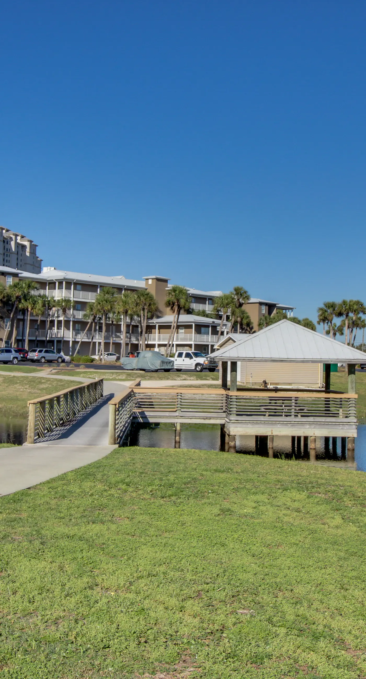 Ground-floor condo with pool, hot tub, & patio - walk to beach