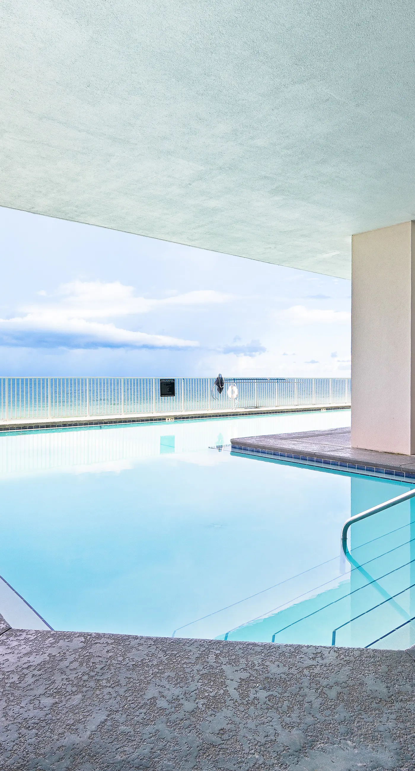 Inviting Gulf-front condo In Perdido Key with waterfront pool/hot tub and oceanfront balcony