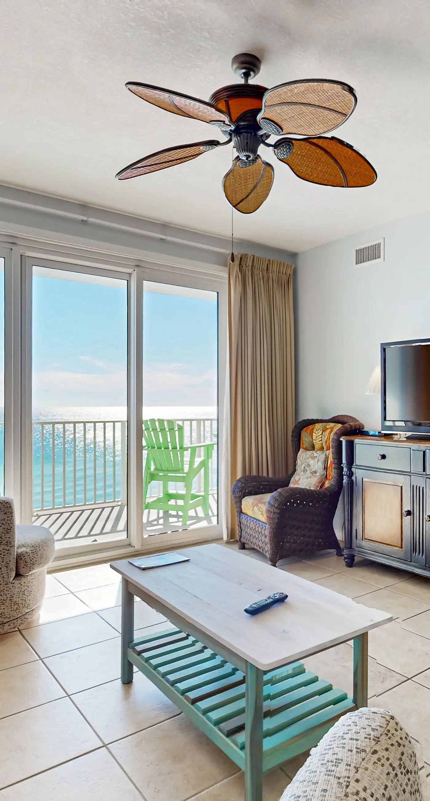 Inviting Gulf-front condo In Perdido Key with waterfront pool/hot tub and oceanfront balcony