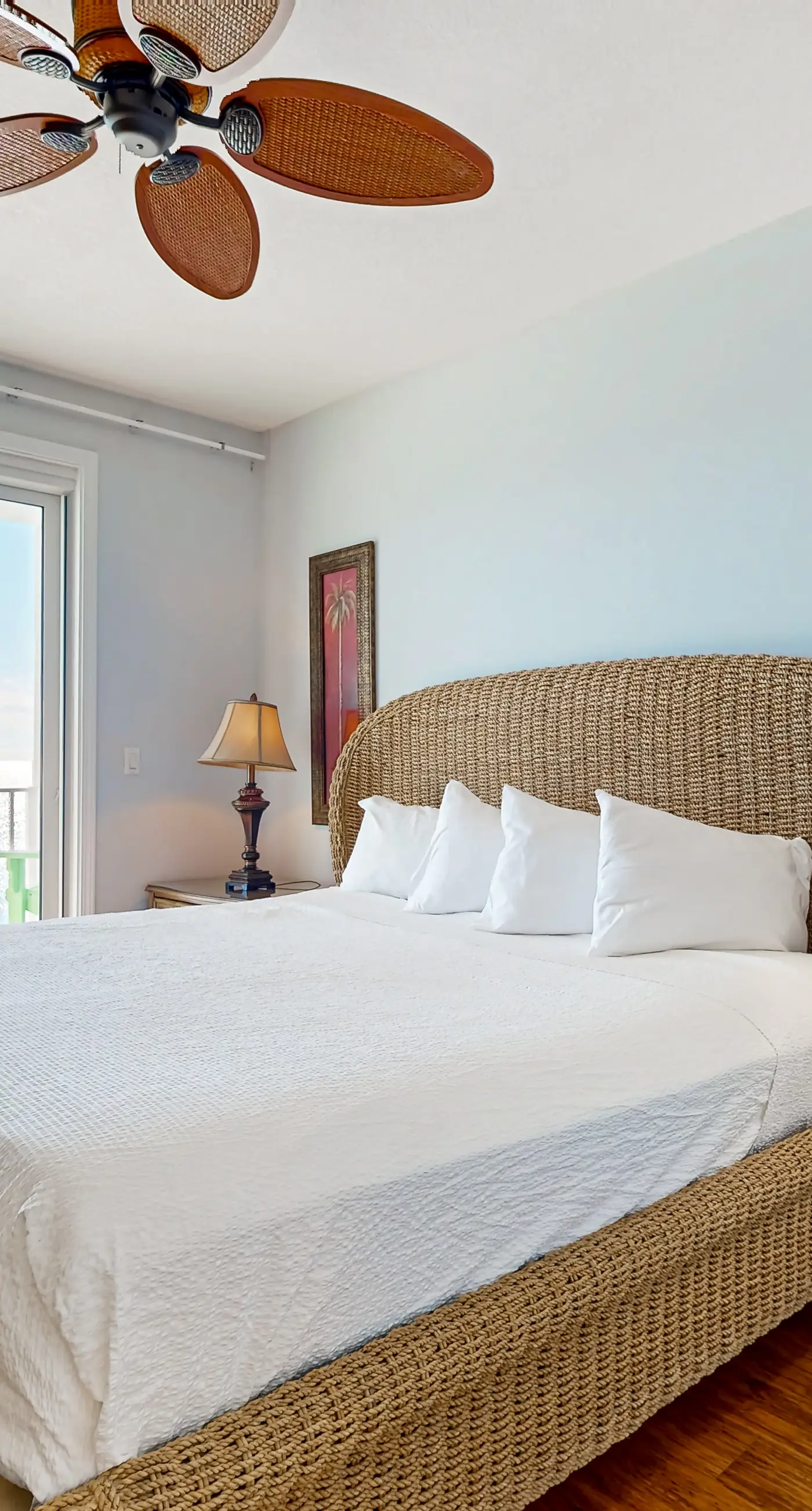 Inviting Gulf-front condo In Perdido Key with waterfront pool/hot tub and oceanfront balcony