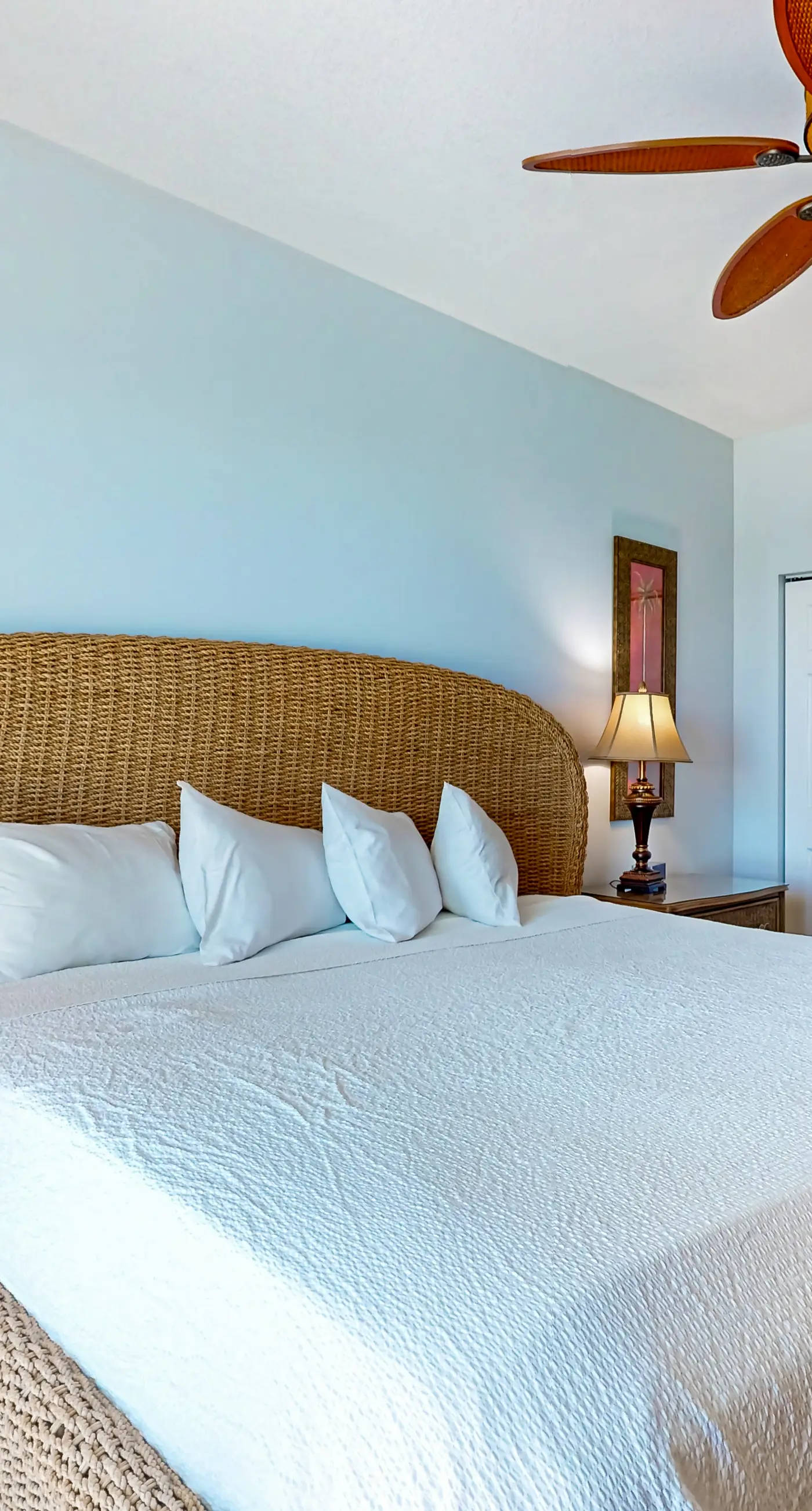 Inviting Gulf-front condo In Perdido Key with waterfront pool/hot tub and oceanfront balcony