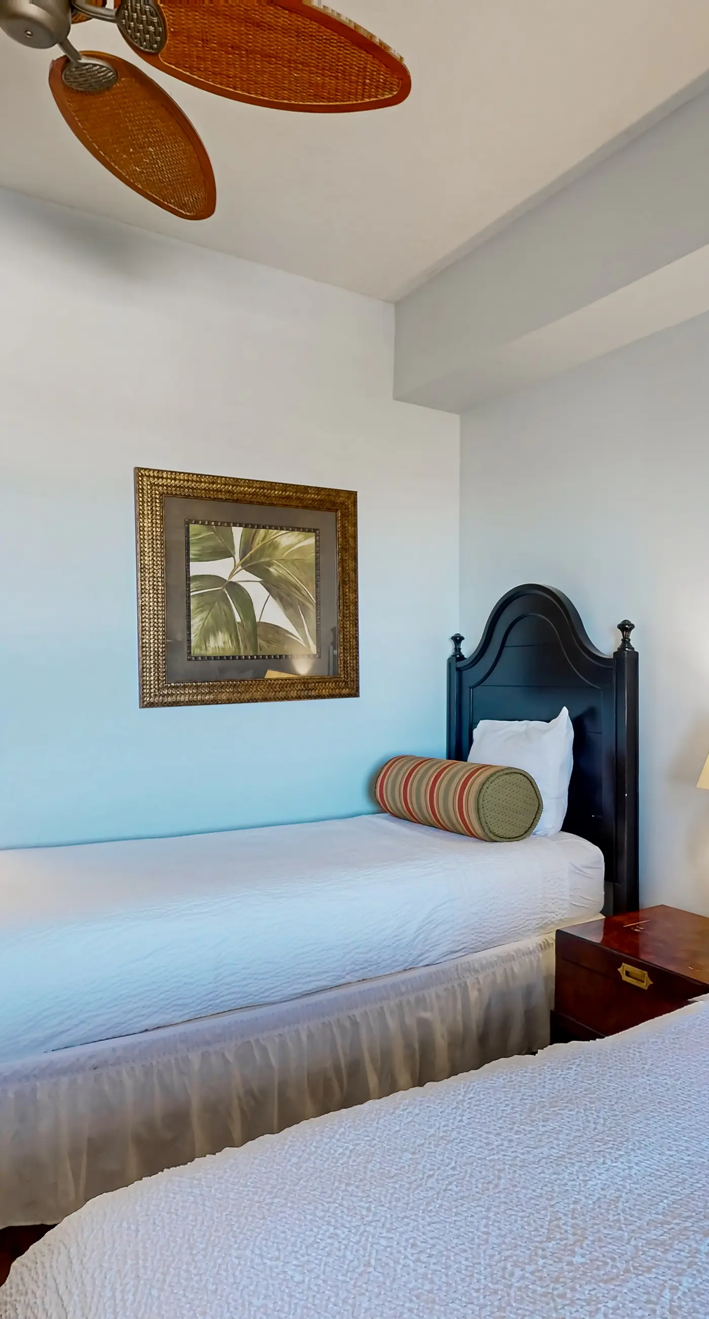 Inviting Gulf-front condo In Perdido Key with waterfront pool/hot tub and oceanfront balcony
