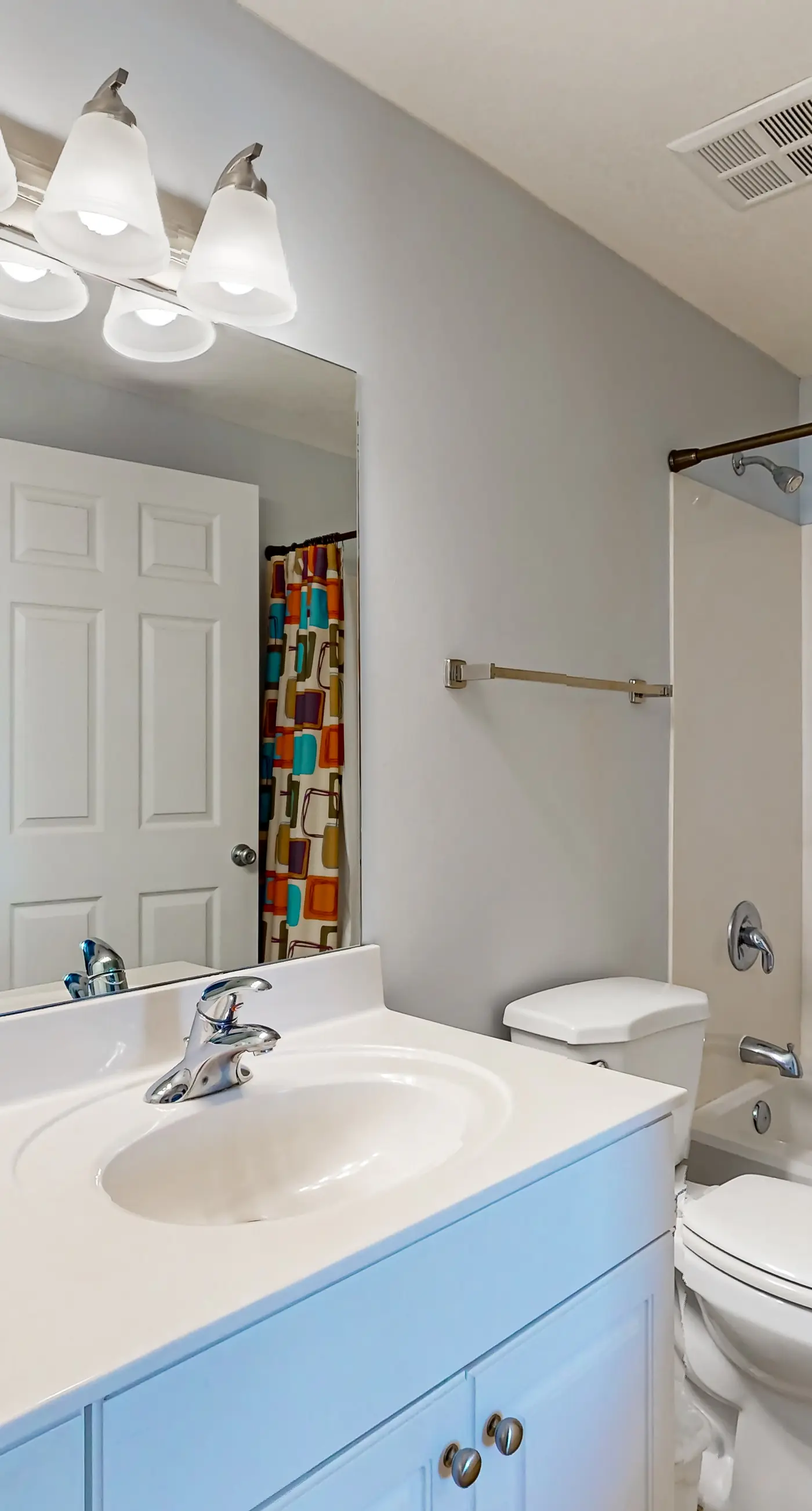 Inviting Gulf-front condo In Perdido Key with waterfront pool/hot tub and oceanfront balcony