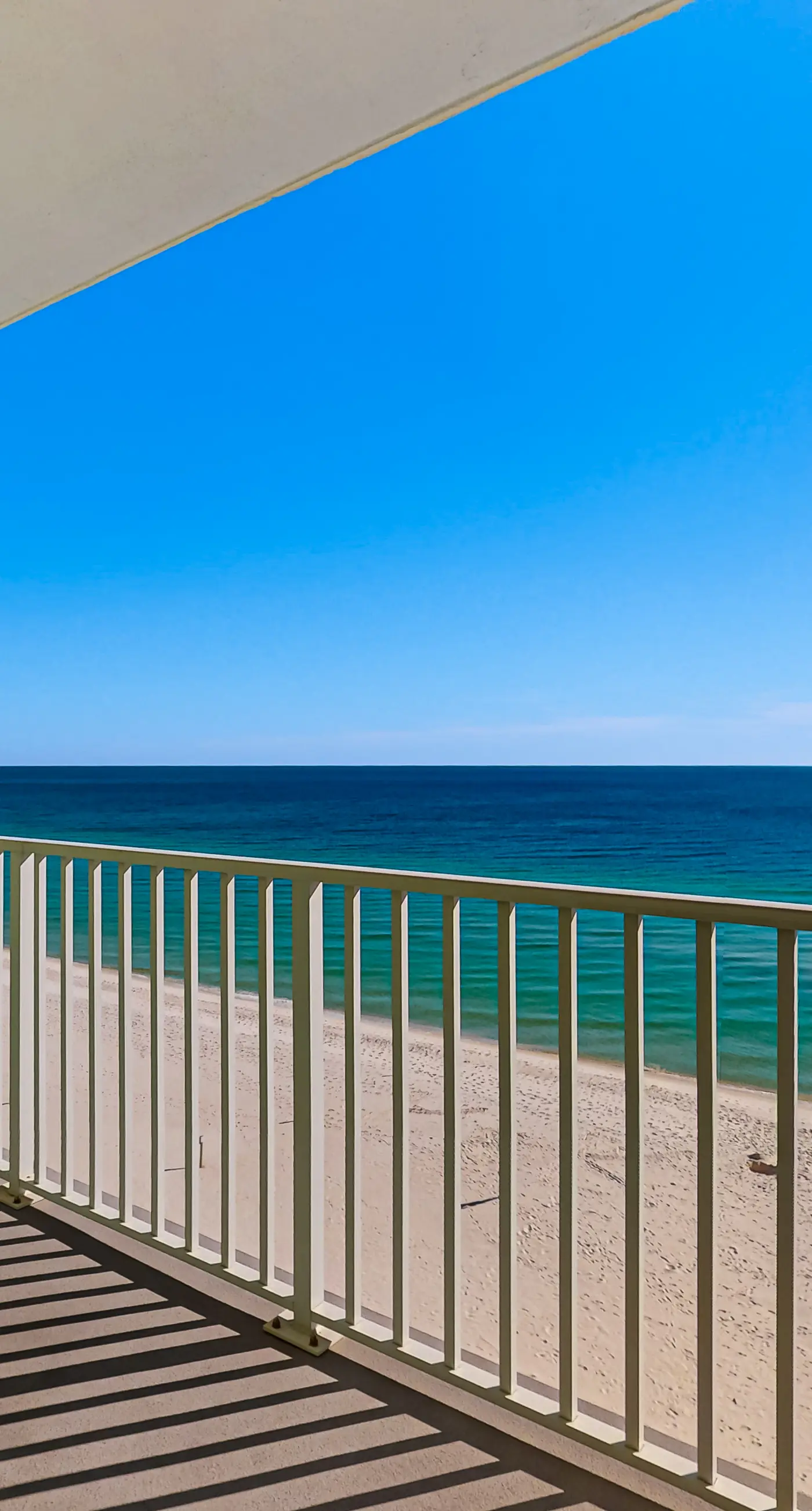 Inviting Gulf-front condo In Perdido Key with waterfront pool/hot tub and oceanfront balcony