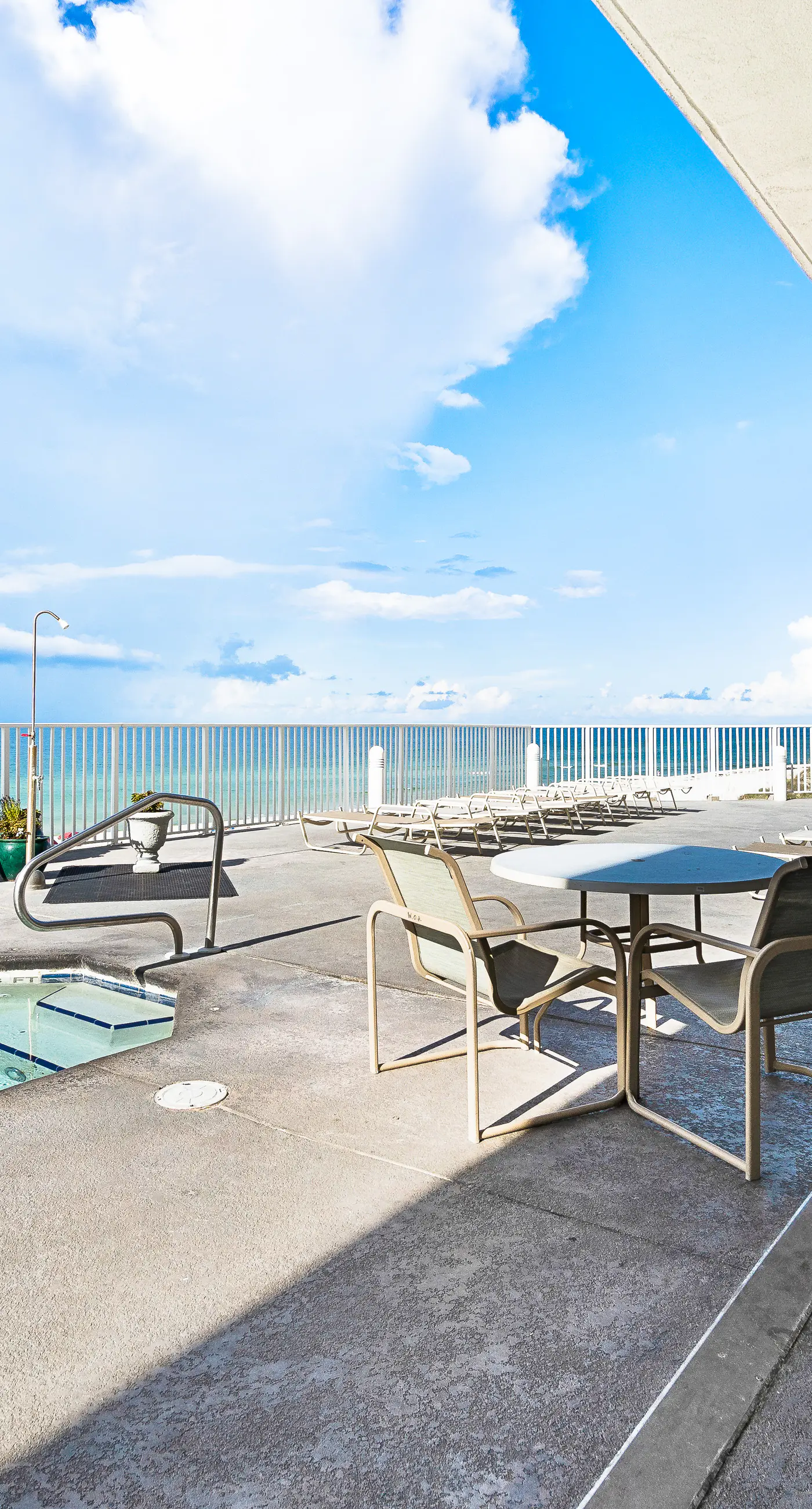 Inviting Gulf-front condo In Perdido Key with waterfront pool/hot tub and oceanfront balcony