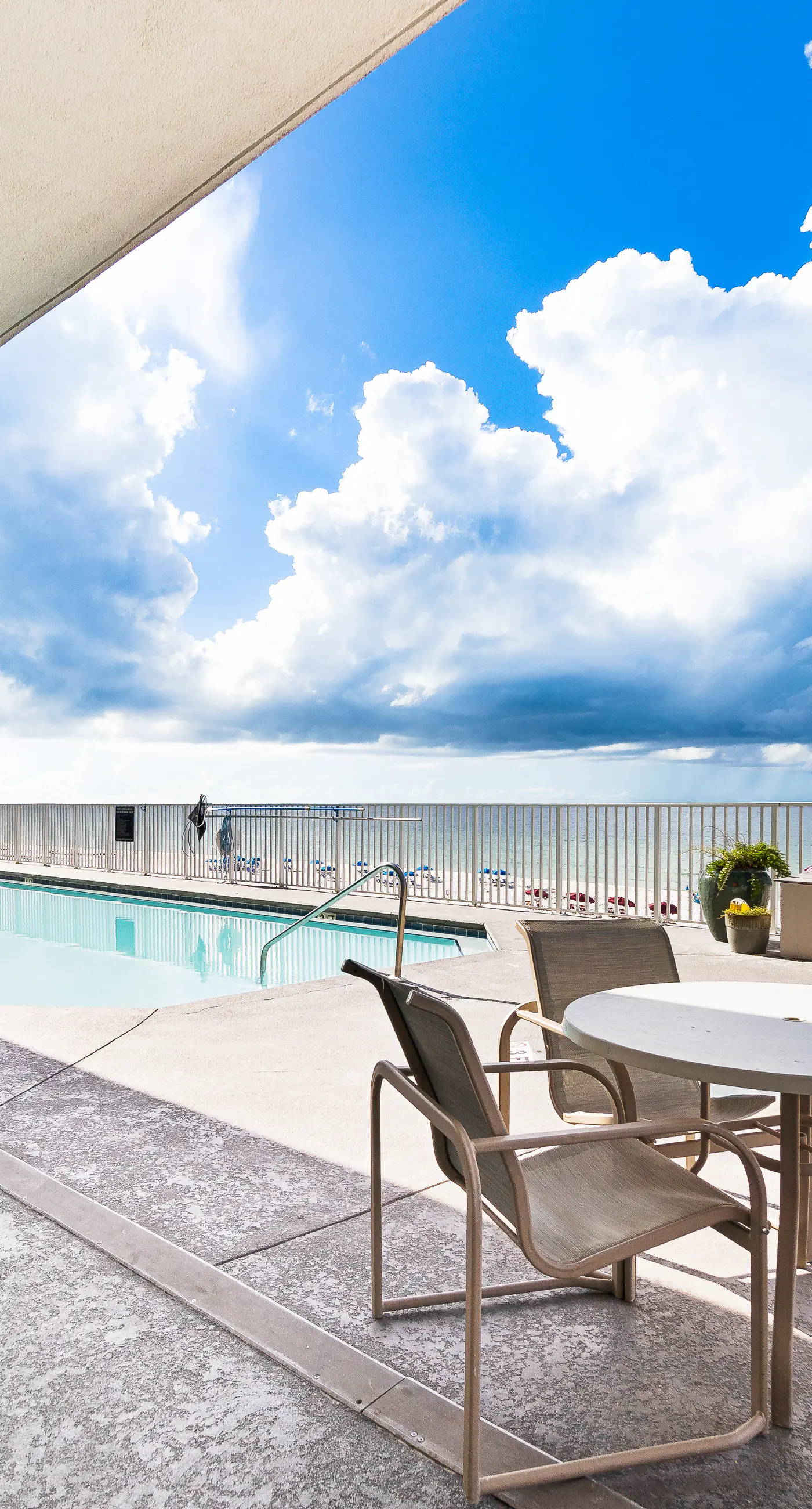 Inviting Gulf-front condo In Perdido Key with waterfront pool/hot tub and oceanfront balcony