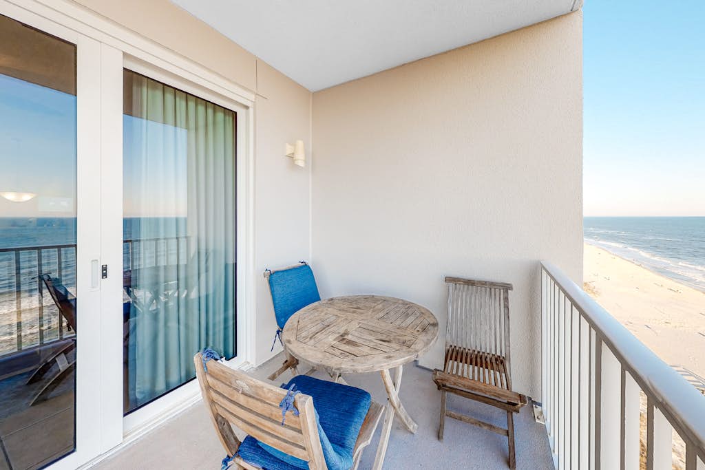 Gulf-front Perdido Key Condo with Waterfront Pool/Hot Tub and Oceanfront Balcony