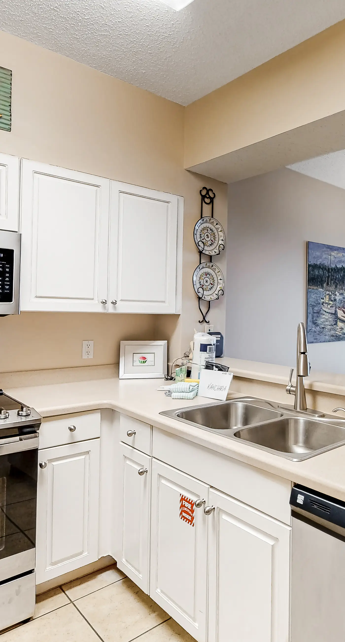 Inviting Gulf-front condo In Perdido Key with waterfront pool/hot tub and oceanfront balcony