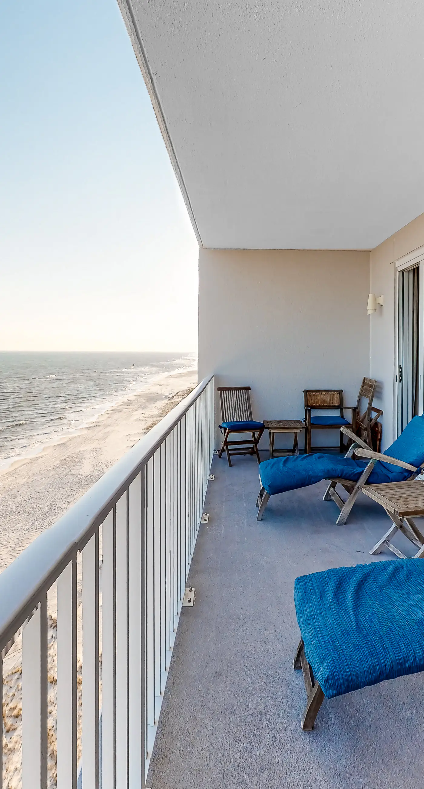 Inviting Gulf-front condo In Perdido Key with waterfront pool/hot tub and oceanfront balcony