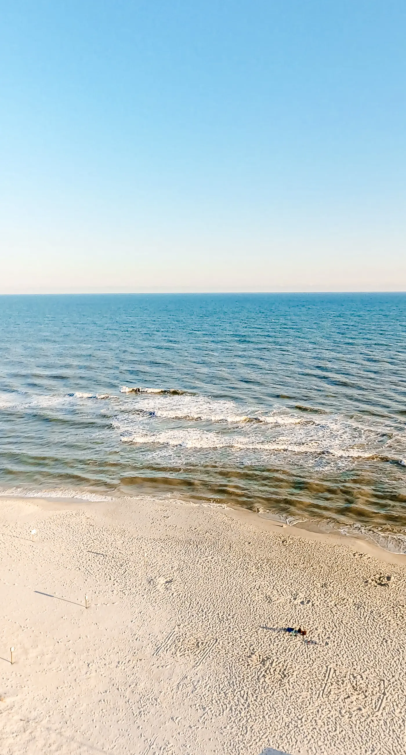 Inviting Gulf-front condo In Perdido Key with waterfront pool/hot tub and oceanfront balcony