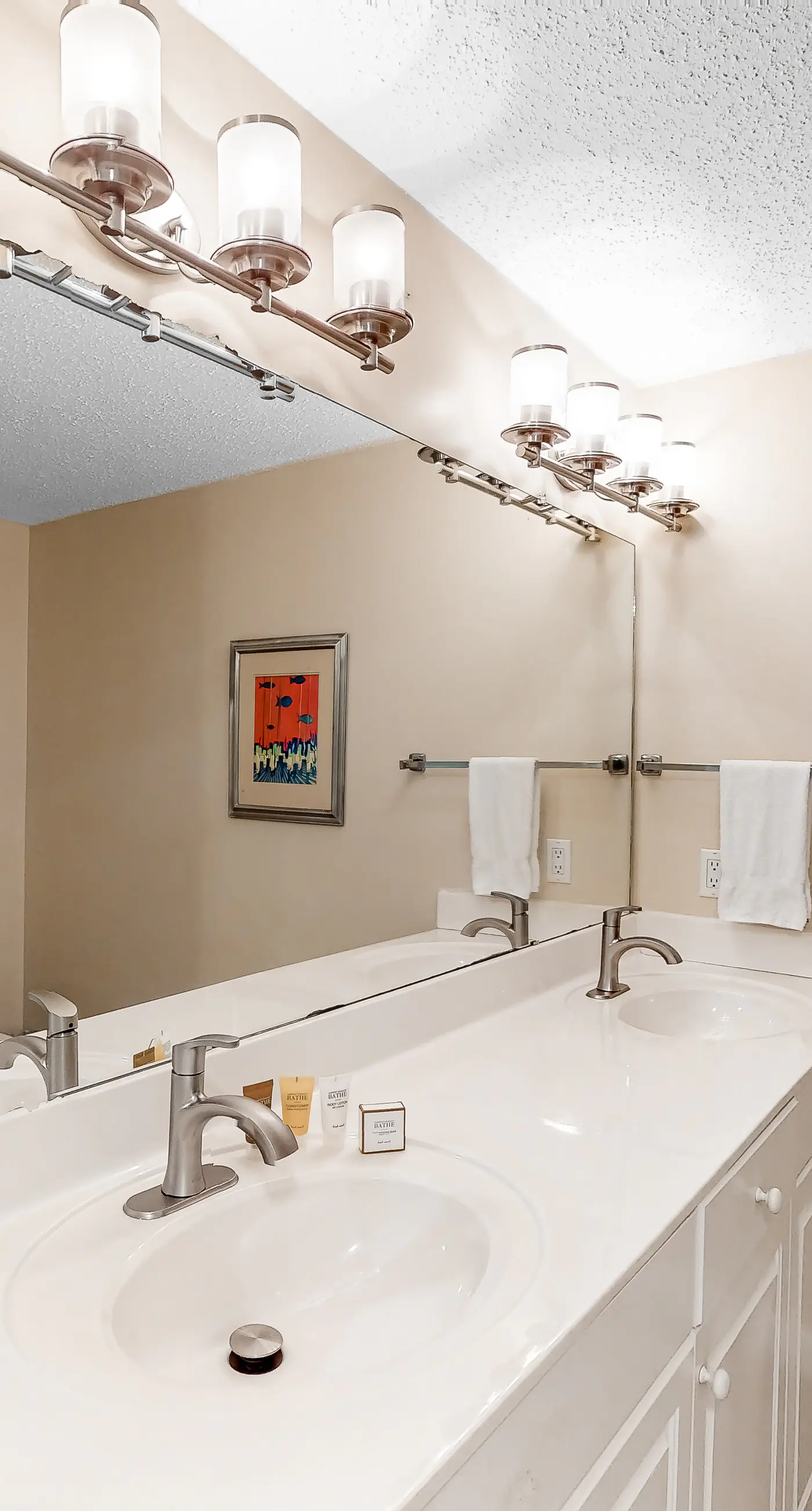 Inviting Gulf-front condo In Perdido Key with waterfront pool/hot tub and oceanfront balcony