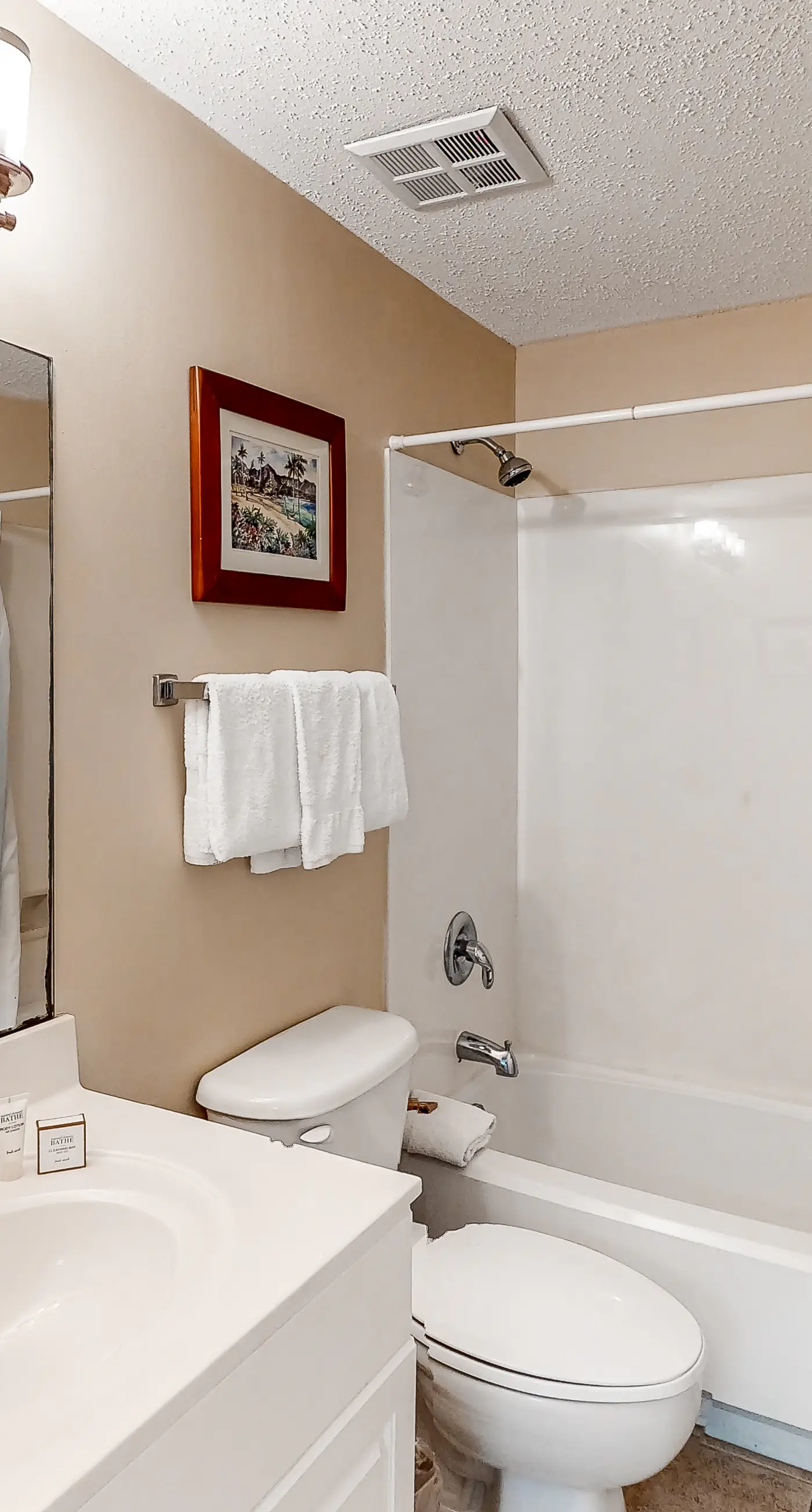 Inviting Gulf-front condo In Perdido Key with waterfront pool/hot tub and oceanfront balcony