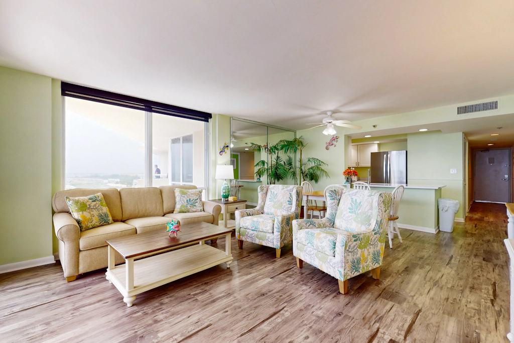 Top-Floor, Gulf-Front Condo w/ Balcony, Beach Access & Shared Pools/Hot Tub/Gym