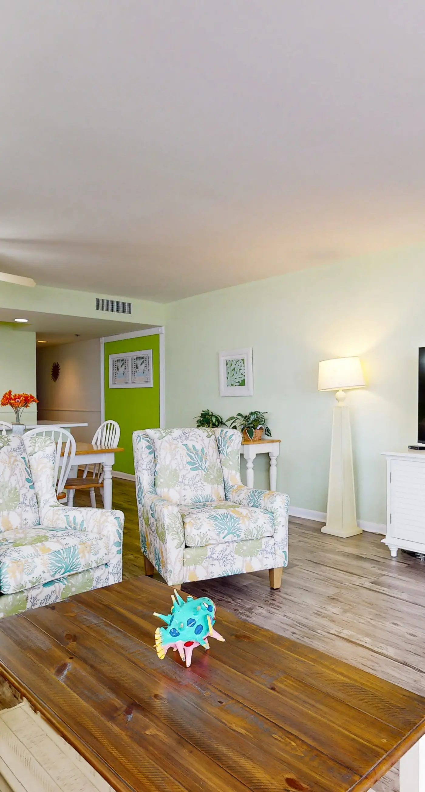 Top-Floor, Gulf-Front Condo w/ Balcony, Beach Access & Shared Pools/Hot Tub/Gym