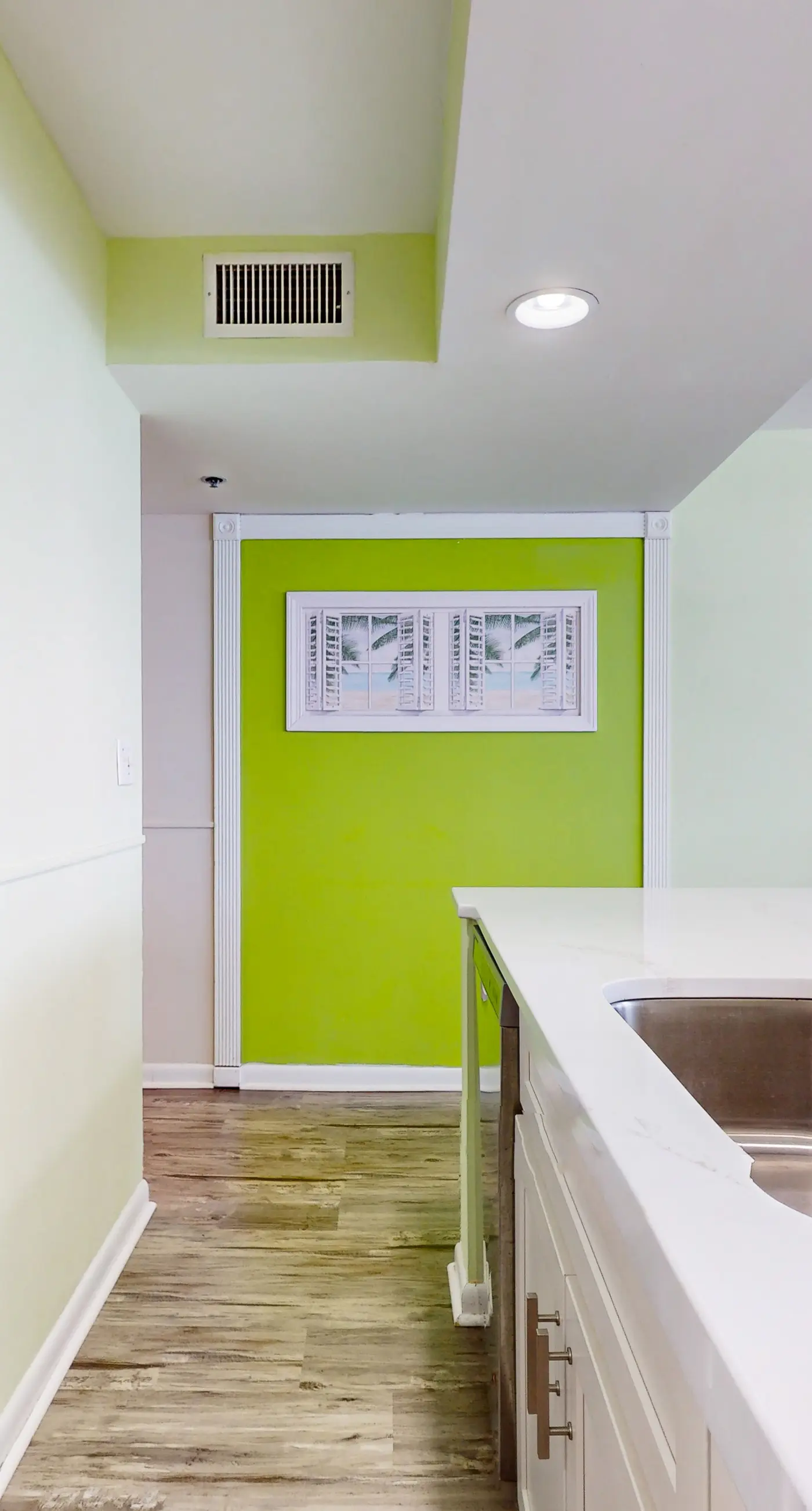 Top-Floor, Gulf-Front Condo w/ Balcony, Beach Access & Shared Pools/Hot Tub/Gym