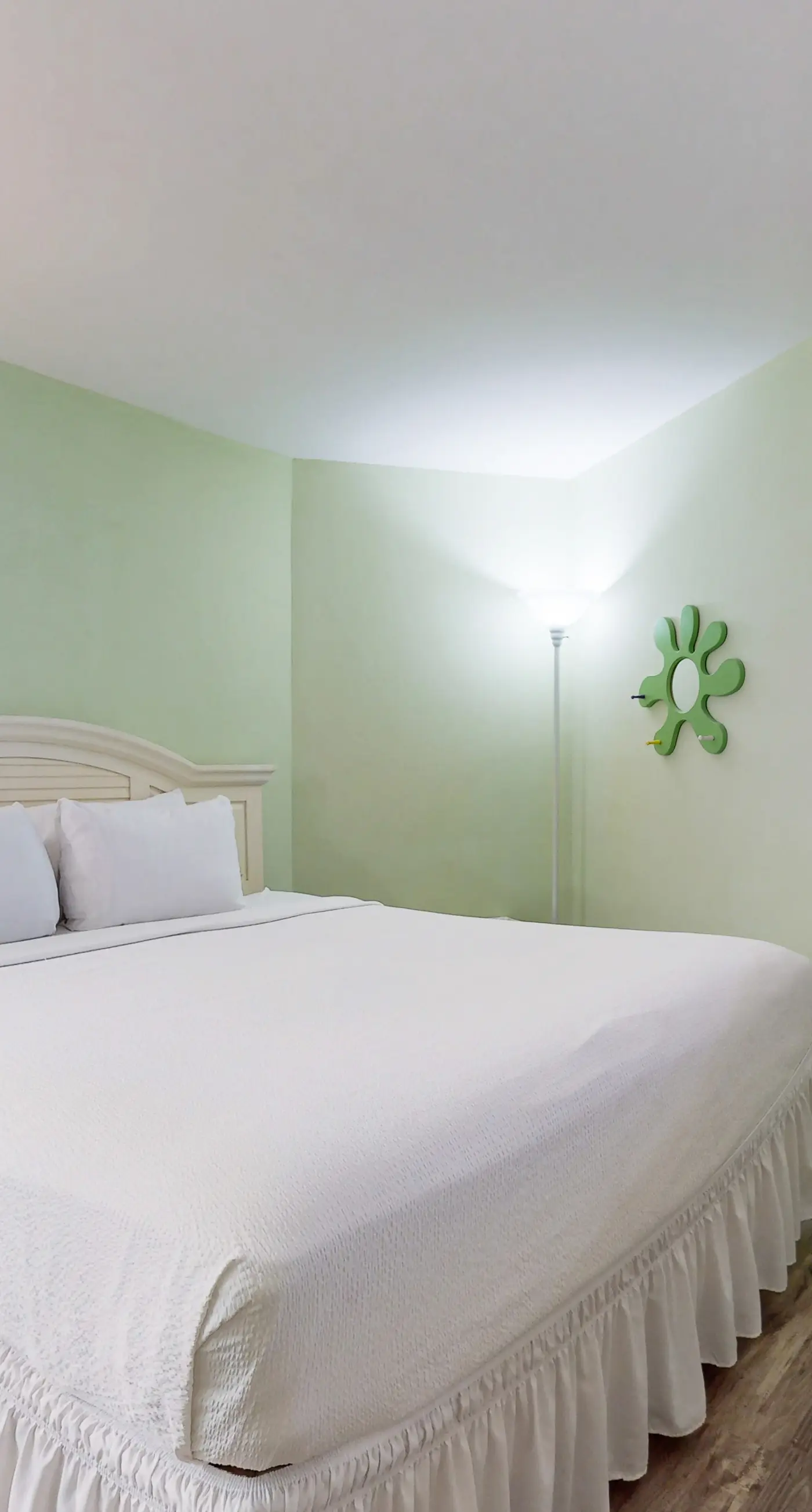 Top-Floor, Gulf-Front Condo w/ Balcony, Beach Access & Shared Pools/Hot Tub/Gym