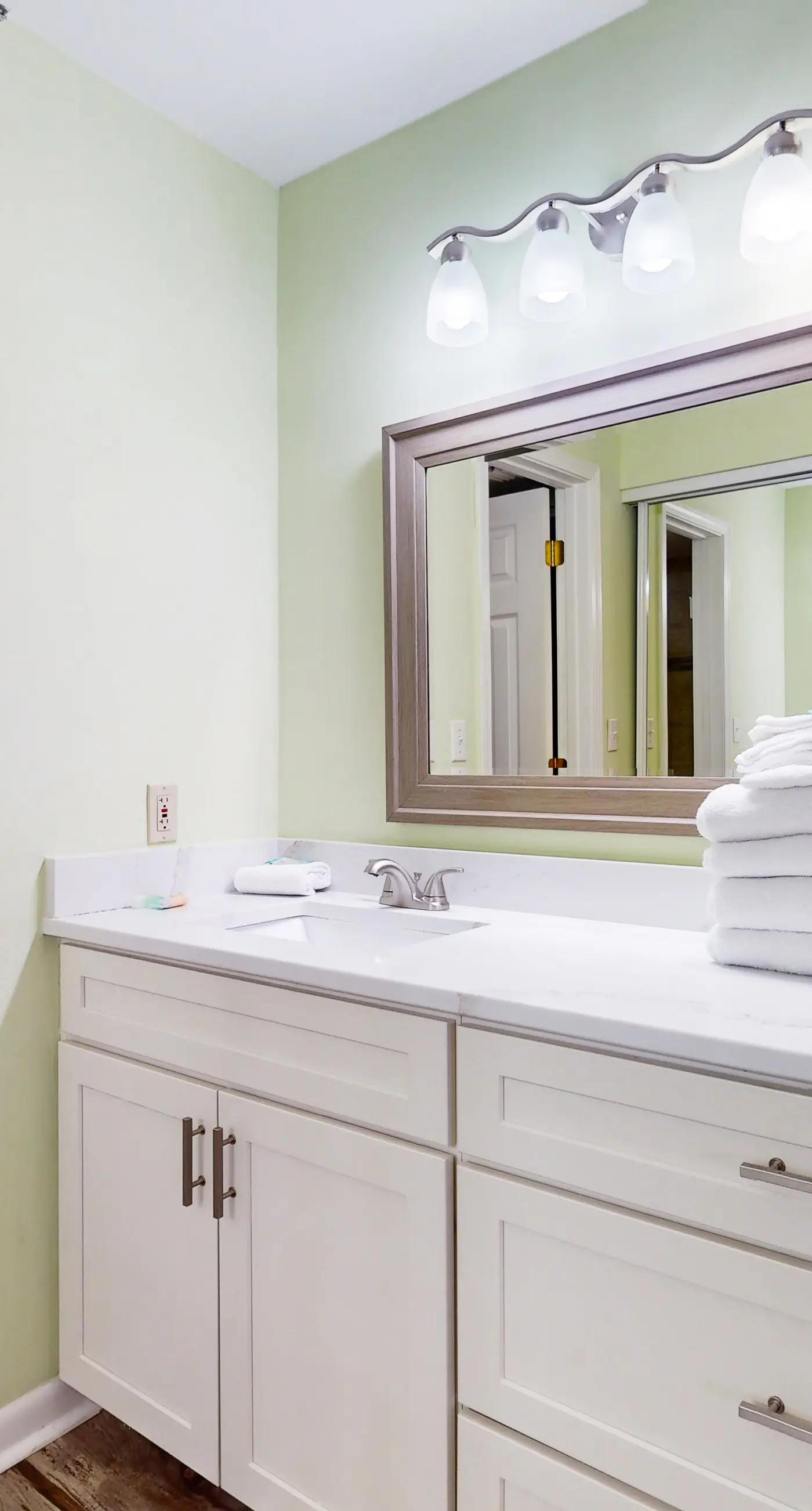 Top-Floor, Gulf-Front Condo w/ Balcony, Beach Access & Shared Pools/Hot Tub/Gym