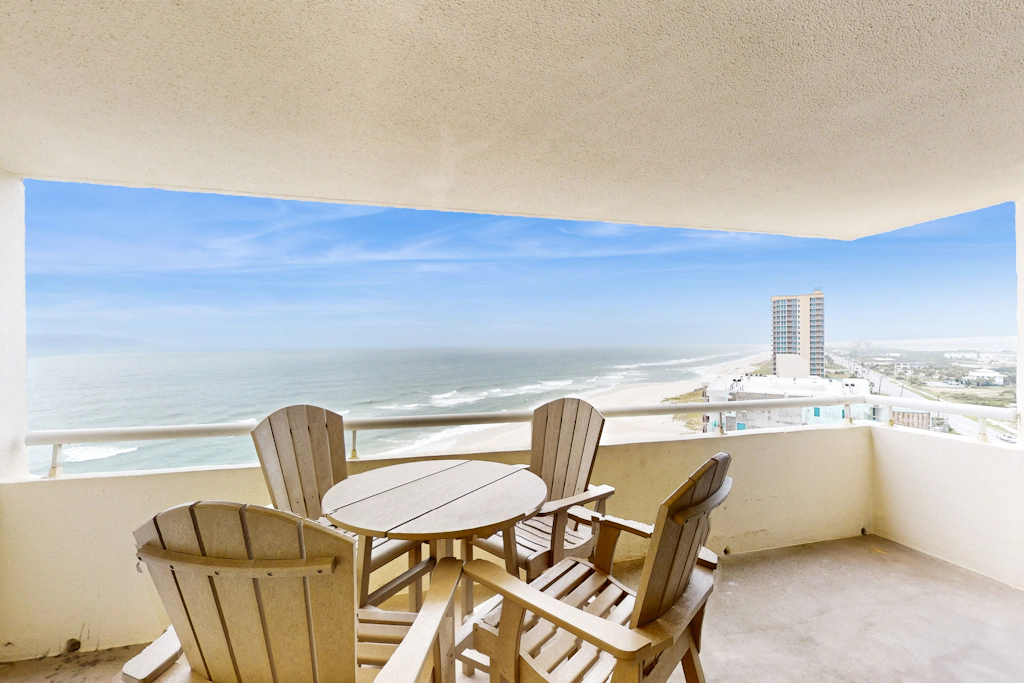 Top-Floor, Gulf-Front Condo w/ Balcony, Beach Access & Shared Pools/Hot Tub/Gym