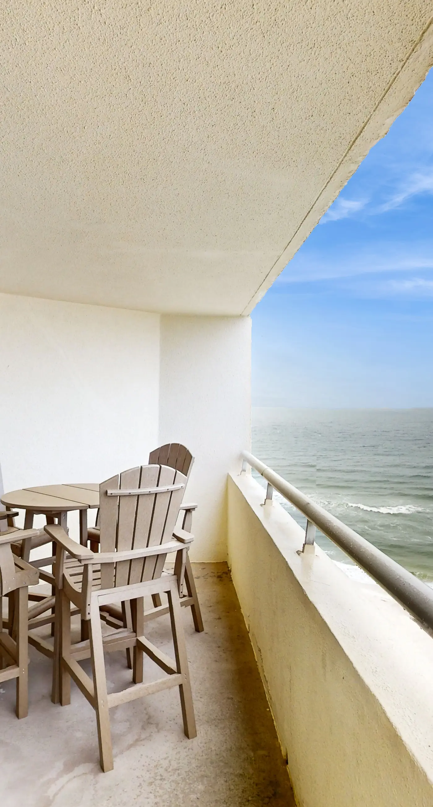 Top-Floor, Gulf-Front Condo w/ Balcony, Beach Access & Shared Pools/Hot Tub/Gym