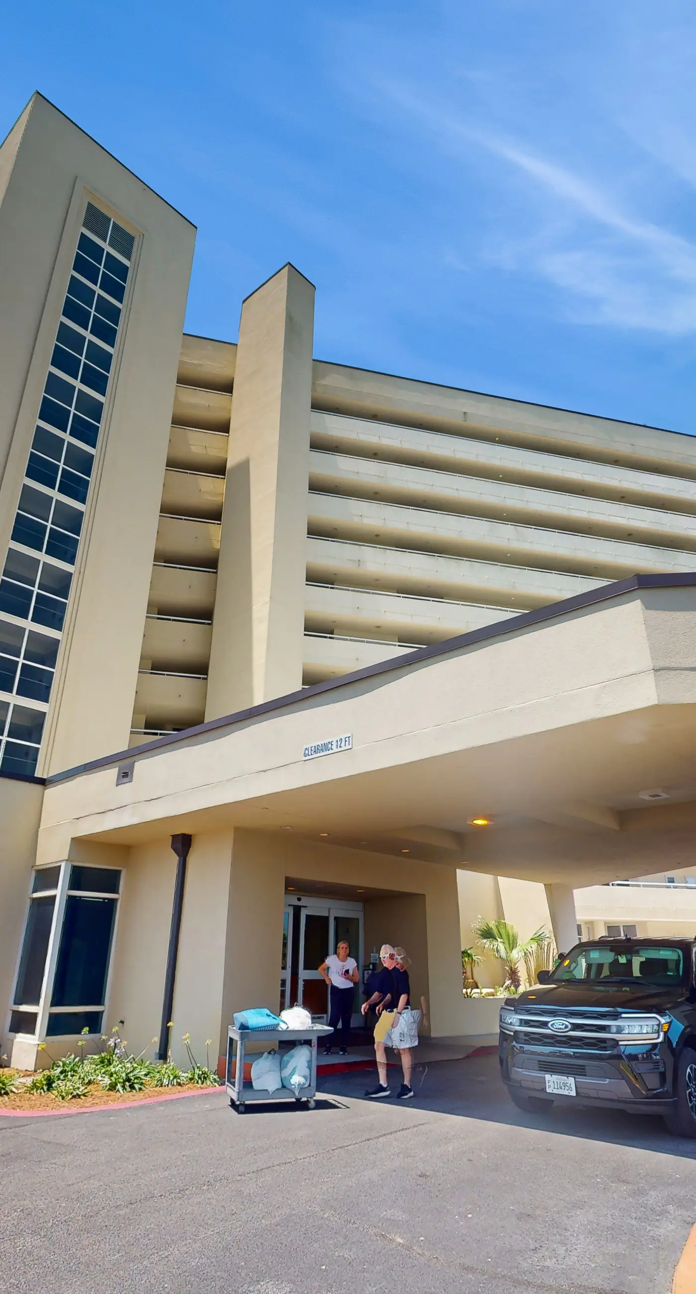 Top-Floor, Gulf-Front Condo w/ Balcony, Beach Access & Shared Pools/Hot Tub/Gym