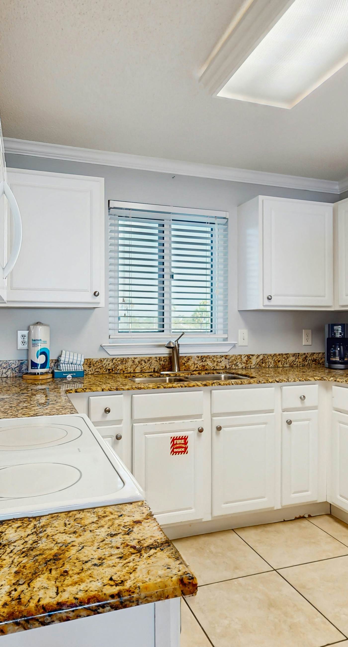 Gorgeous Oceanfront condo with washer/dryer, Gulf-front balcony & pool/hot tub