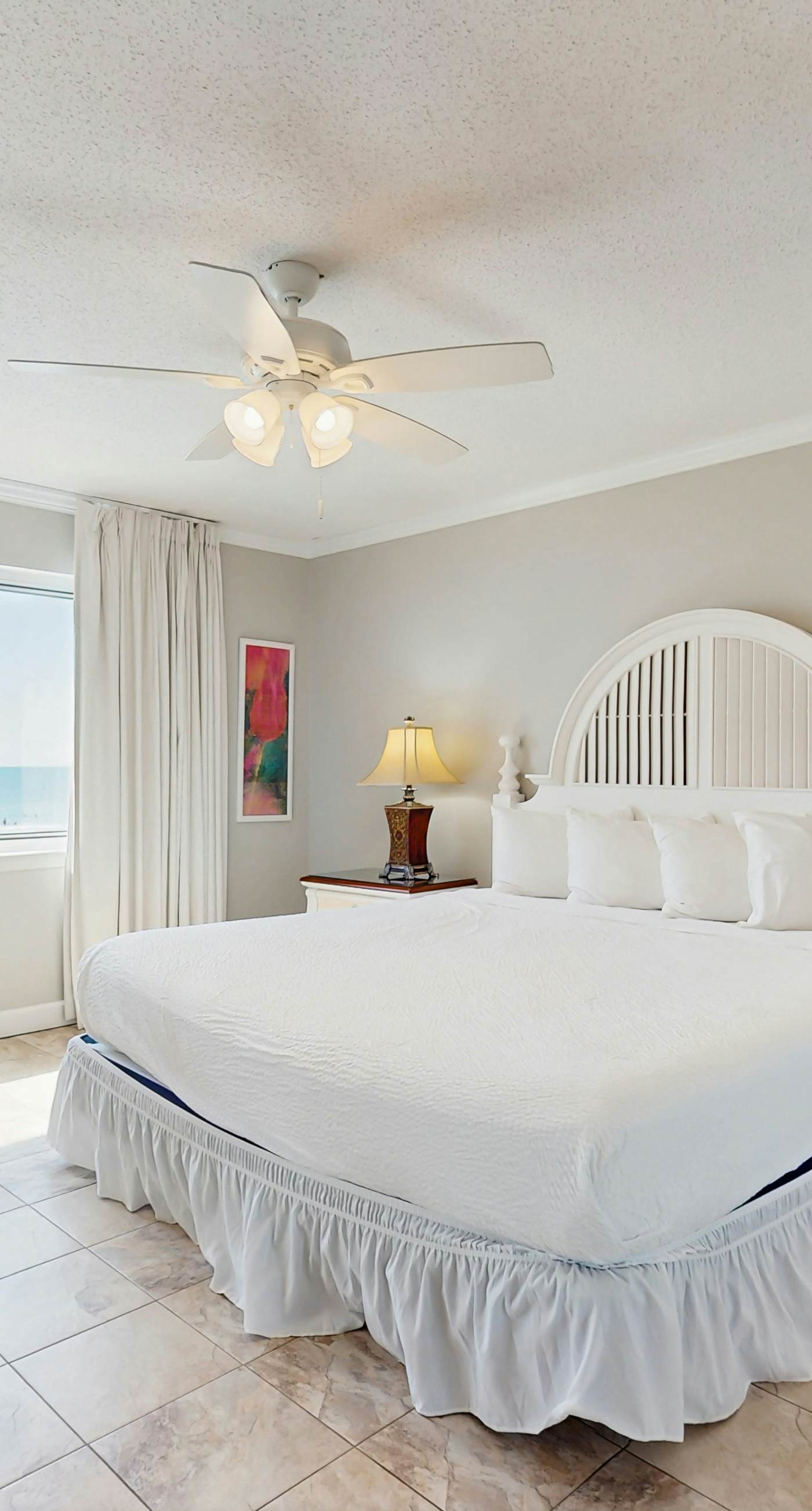 Gorgeous Oceanfront condo with washer/dryer, Gulf-front balcony & pool/hot tub
