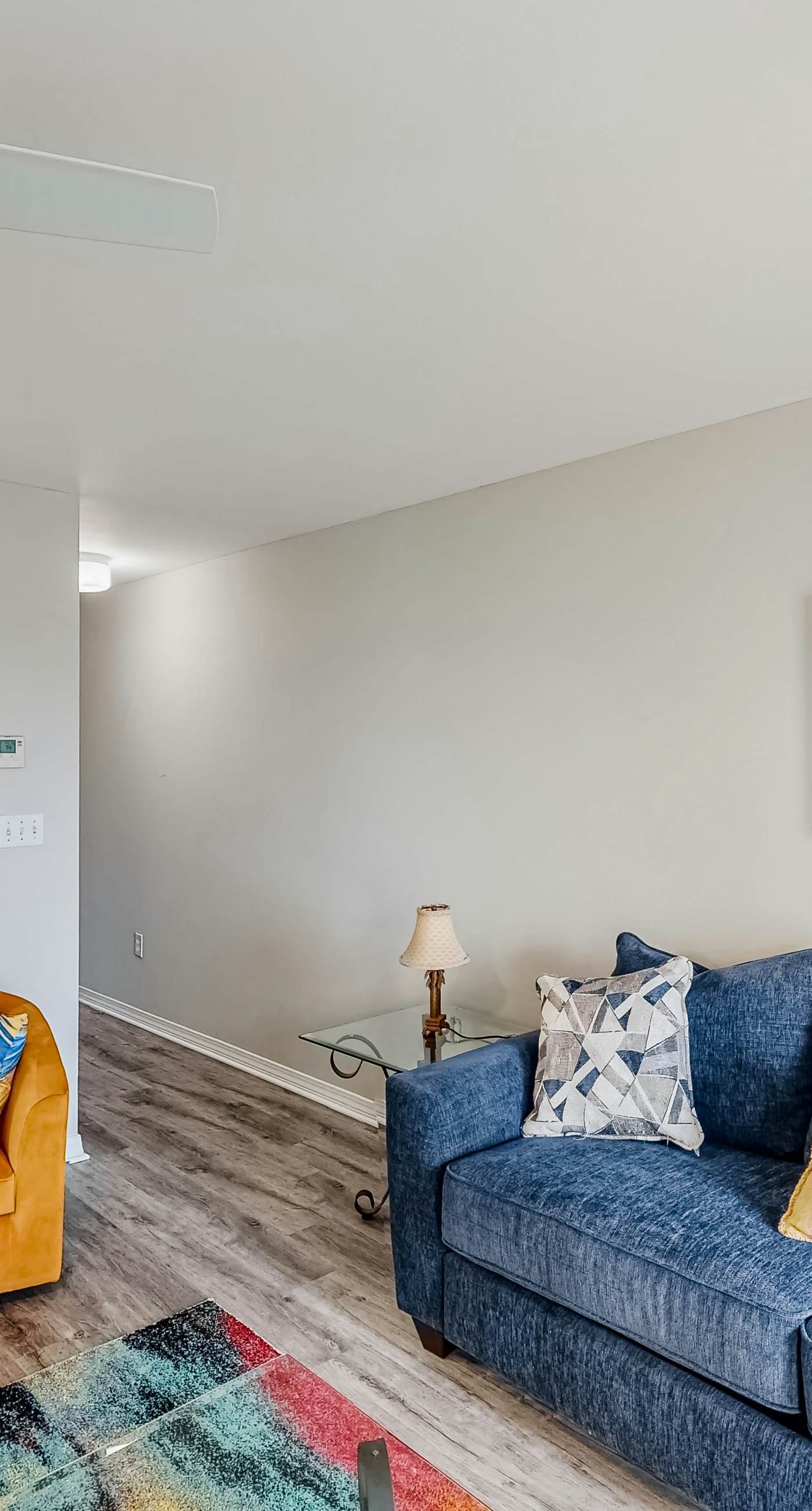 Updated condo with balcony, central AC, pools, hot tub, grills, & beach access