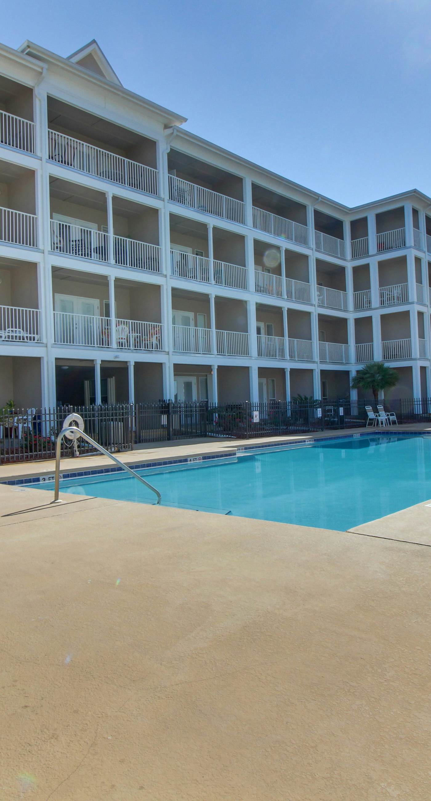Updated condo with balcony, central AC, pools, hot tub, grills, & beach access