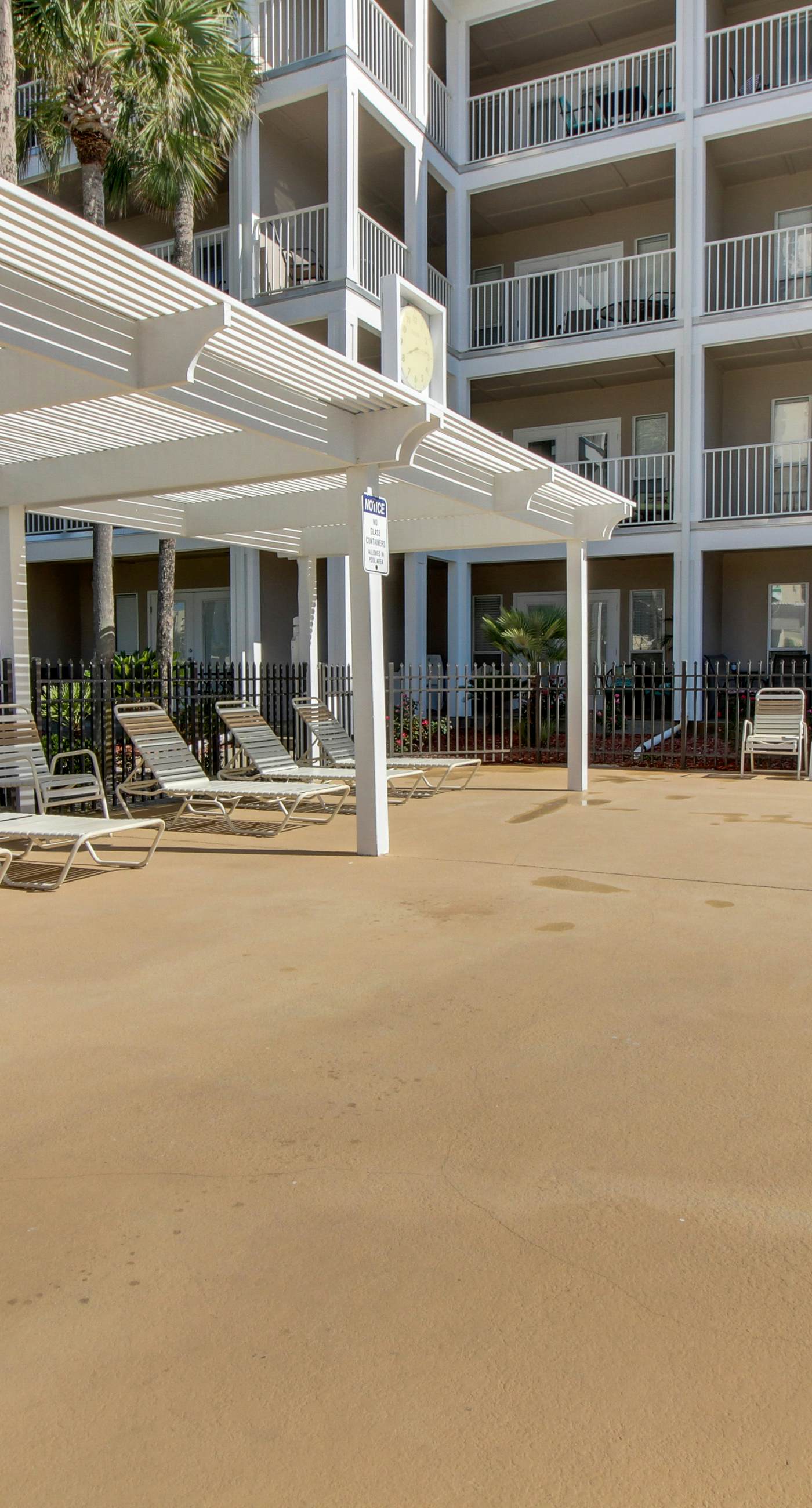 Updated condo with balcony, central AC, pools, hot tub, grills, & beach access