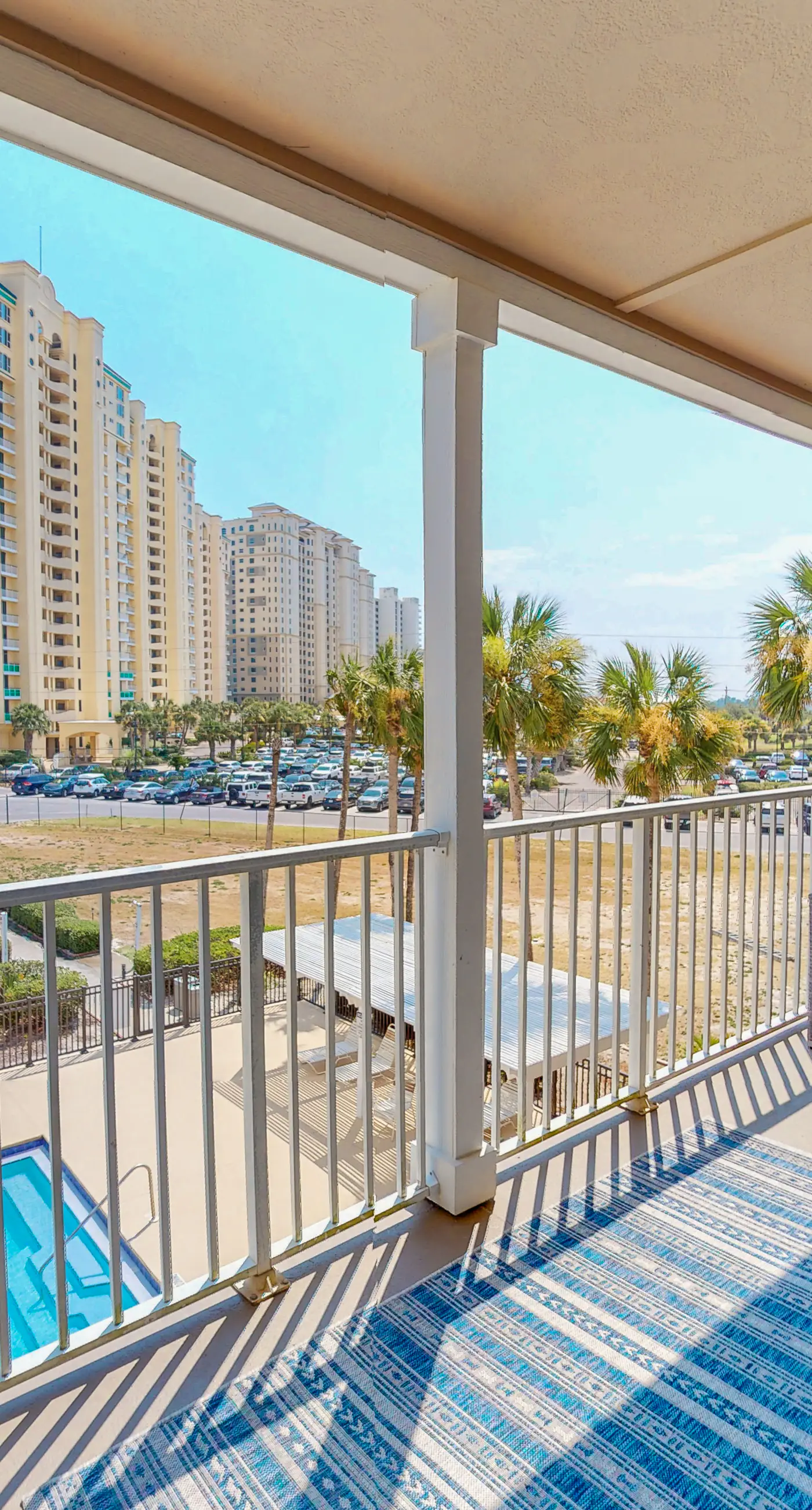 Stunning condo with a pool, hot tub, and a washer&dryer