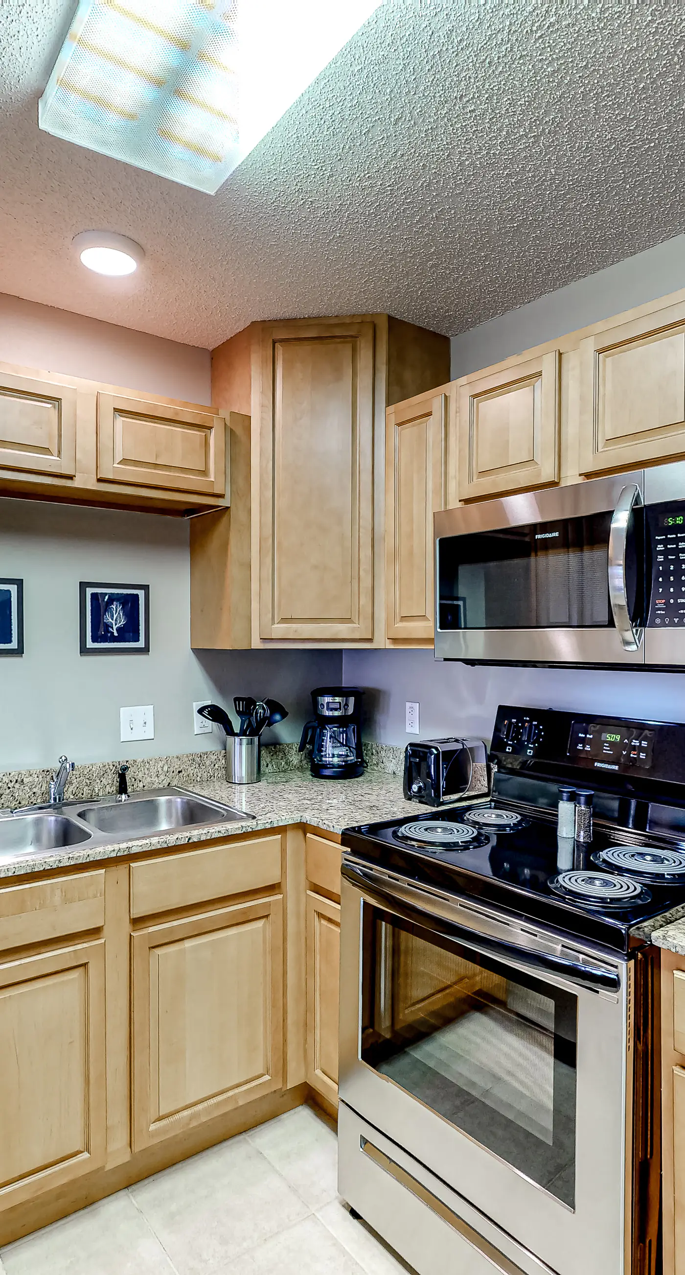 Stunning condo with a pool, hot tub, and a washer&dryer