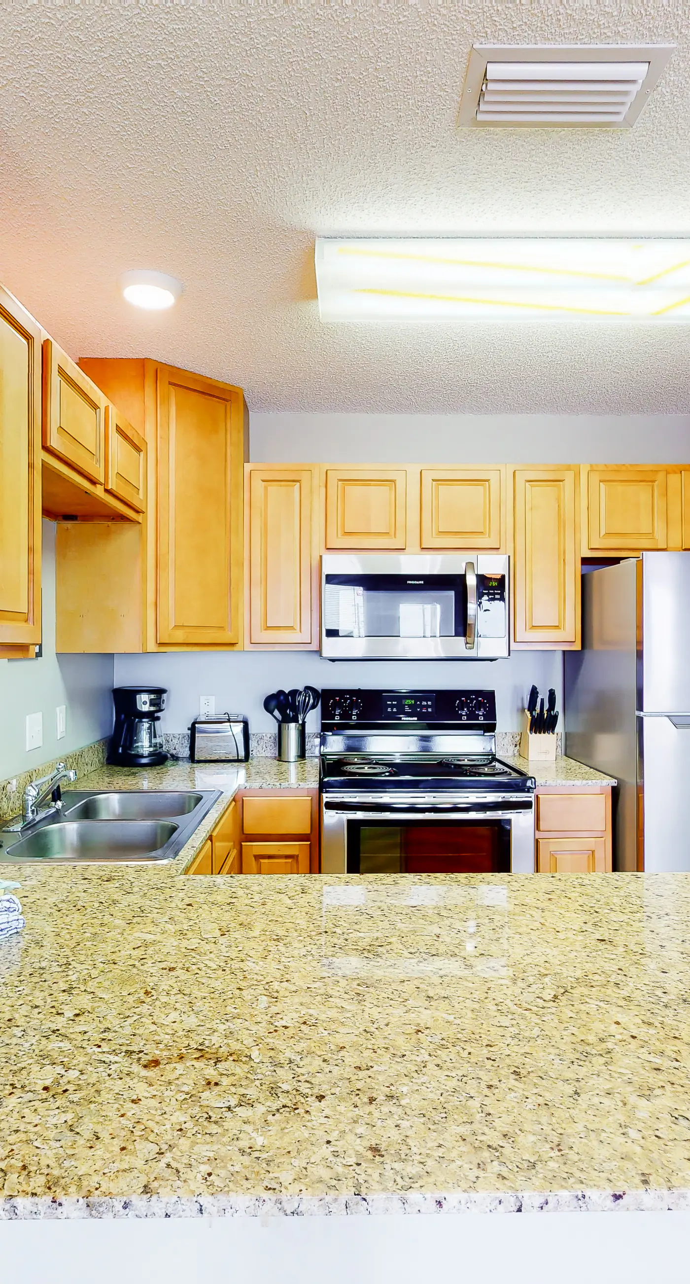 Stunning condo with a pool, hot tub, and a washer&dryer