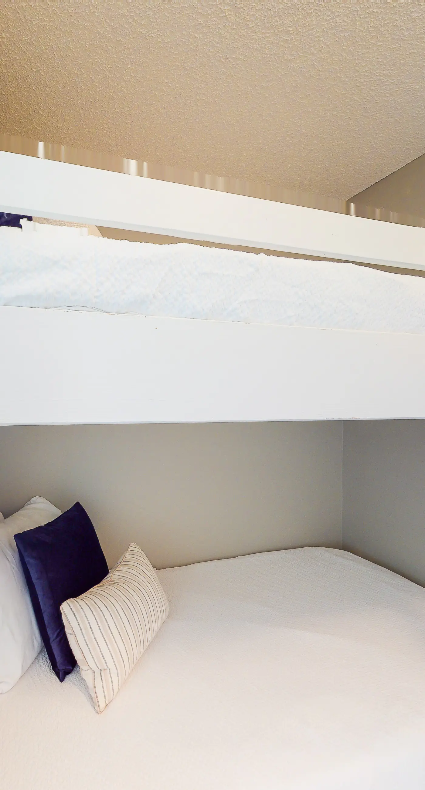 Stunning condo with a pool, hot tub, and a washer&dryer