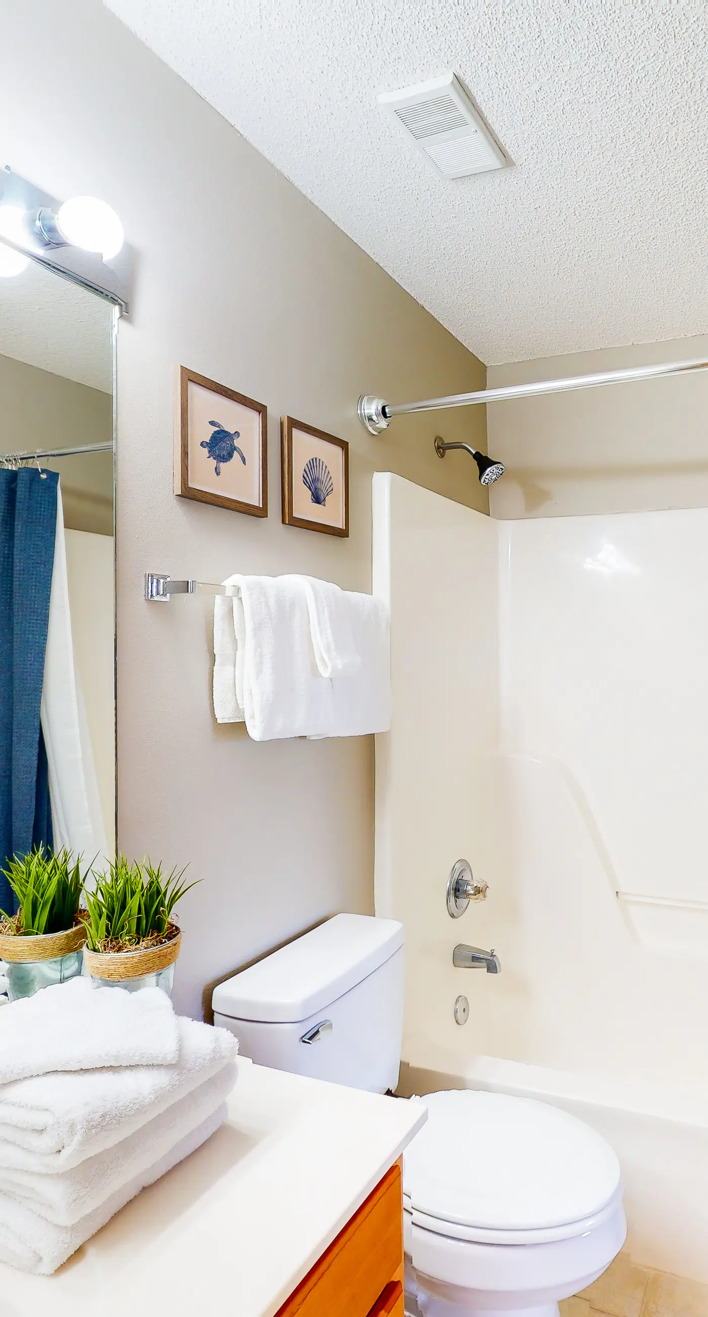 Stunning condo with a pool, hot tub, and a washer&dryer