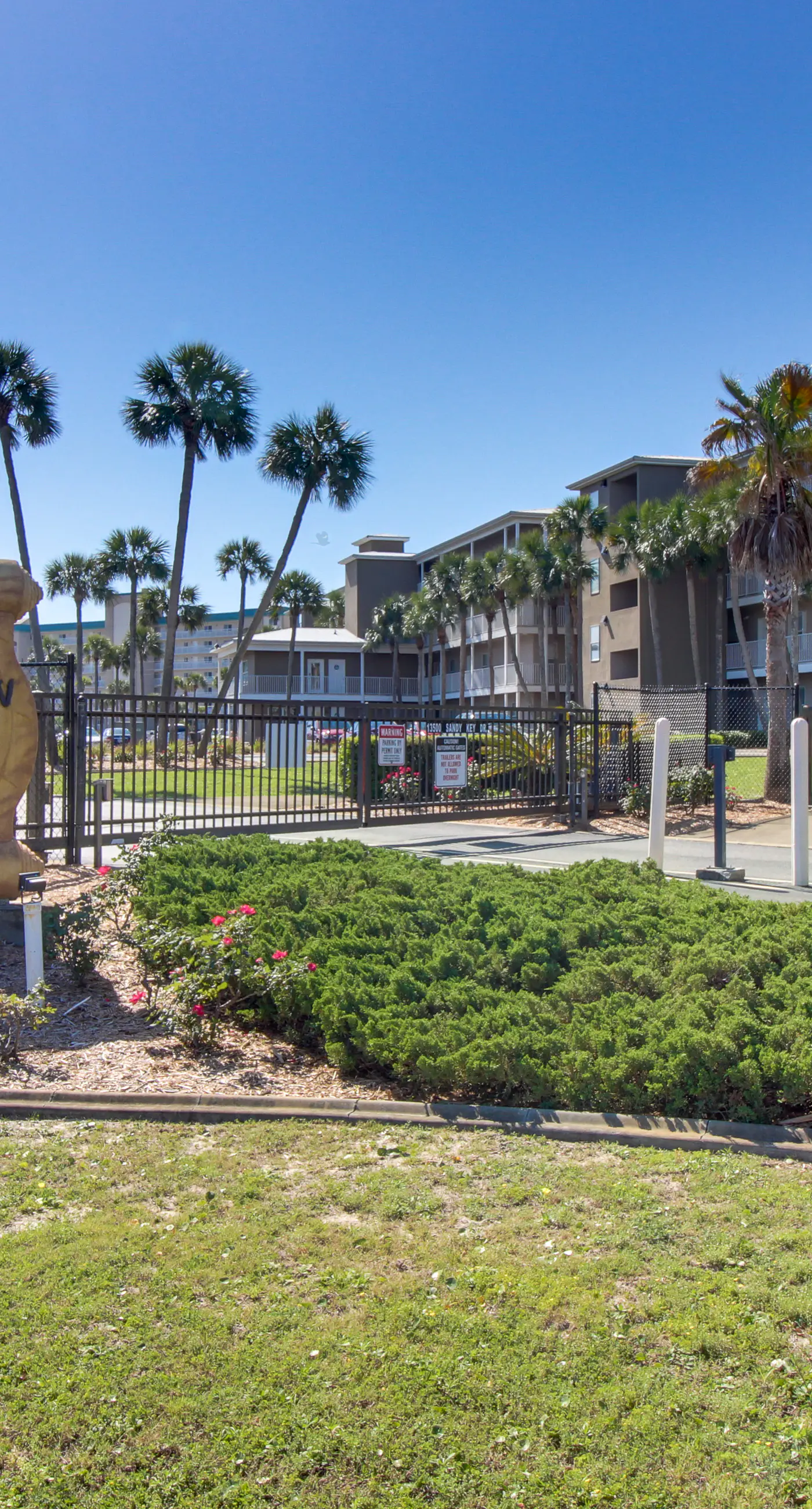Stunning condo with a pool, hot tub, and a washer&dryer