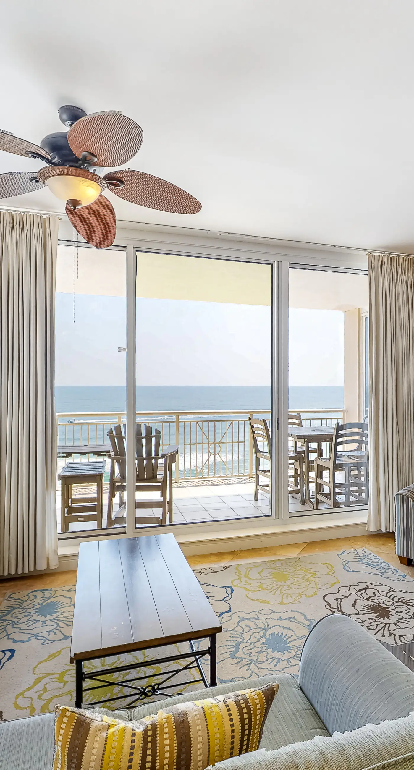 9th-floor open, bright condo with views - close to dining