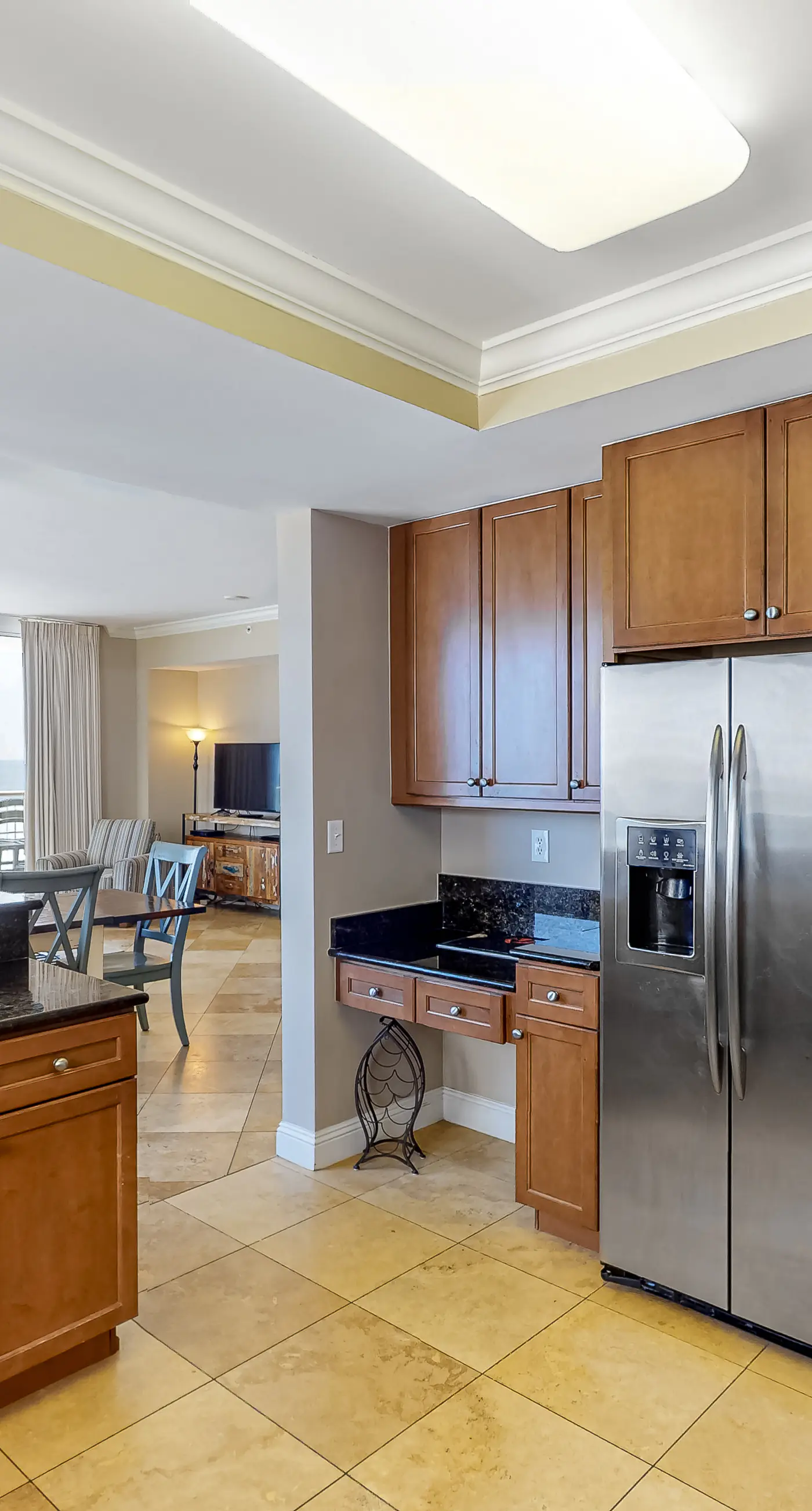 9th-floor open, bright condo with views - close to dining