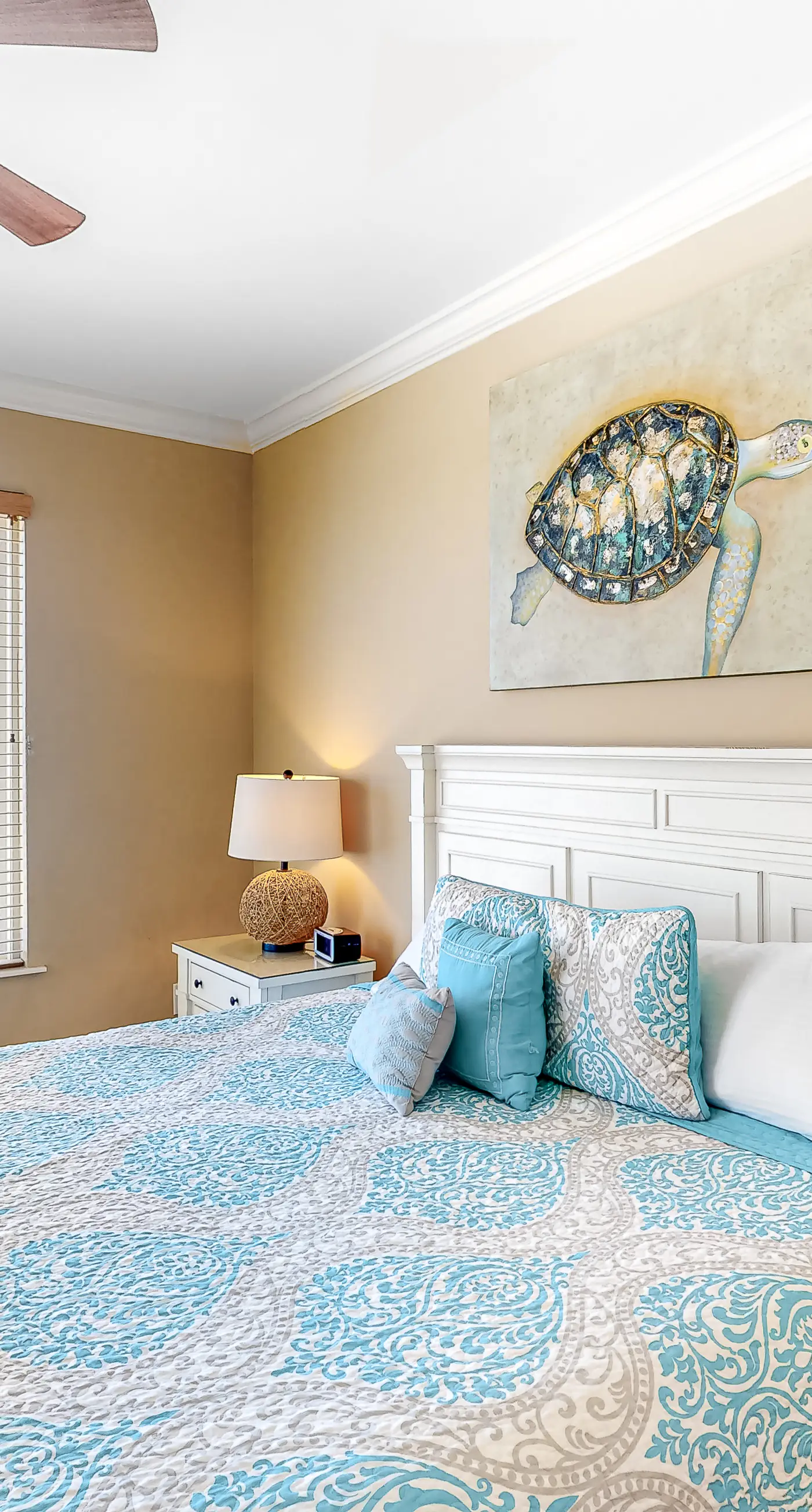 9th-floor open, bright condo with views - close to dining