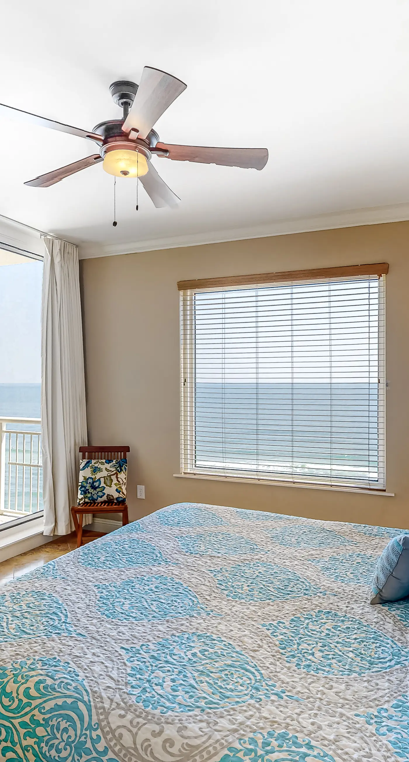 9th-floor open, bright condo with views - close to dining